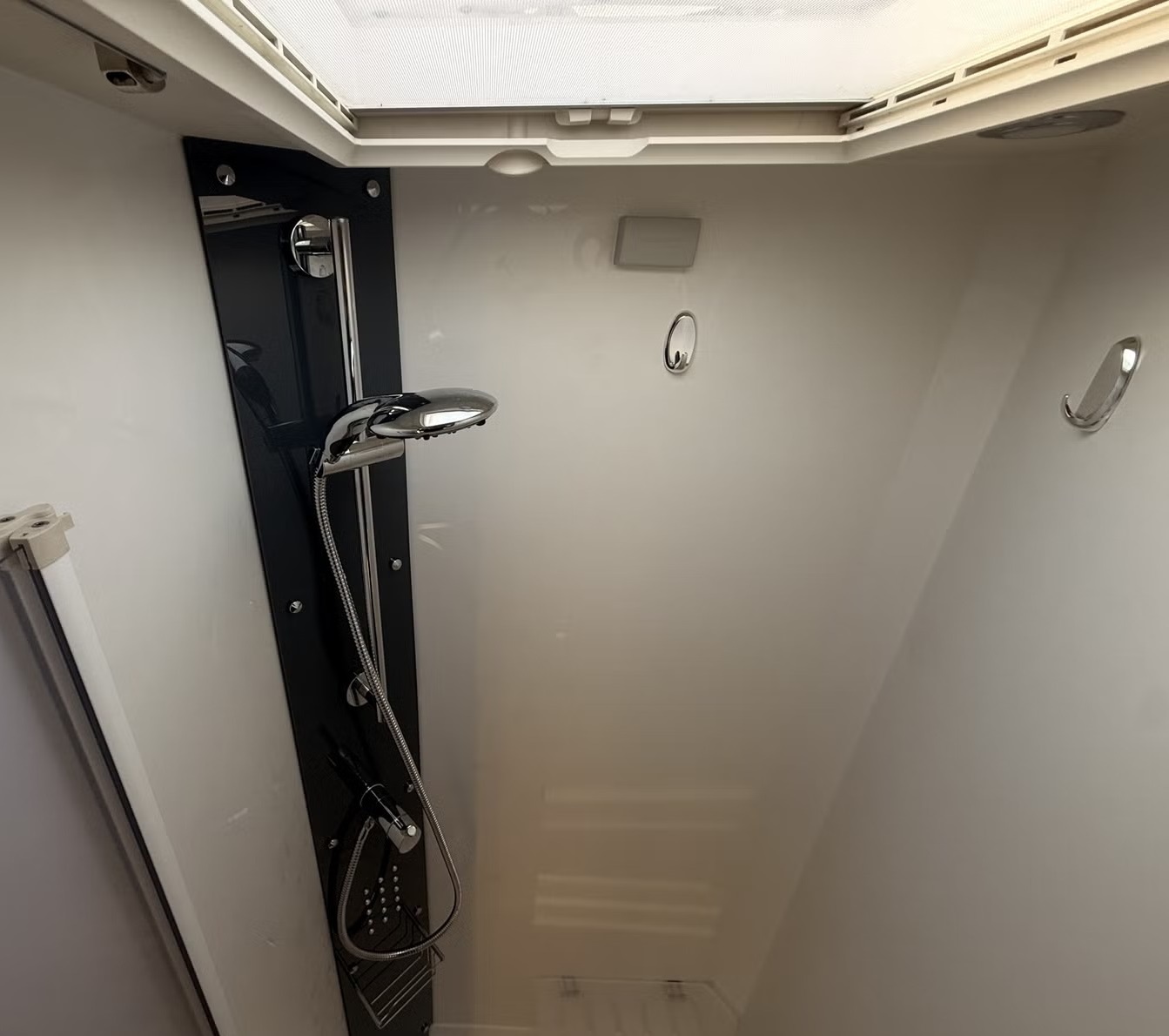 RAPIDO 7096 F - Image 17