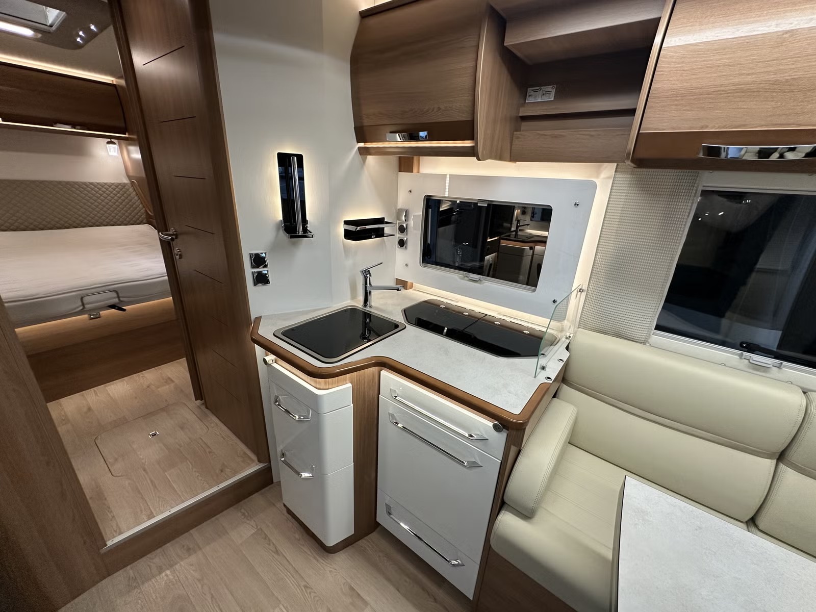 RAPIDO 696 F PREMIUM EDITION - Image 9