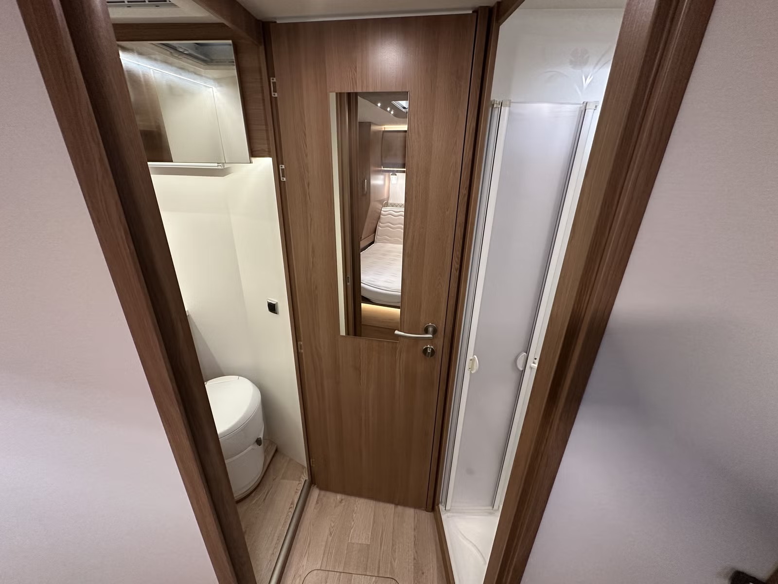 RAPIDO 696 F PREMIUM EDITION - Image 13