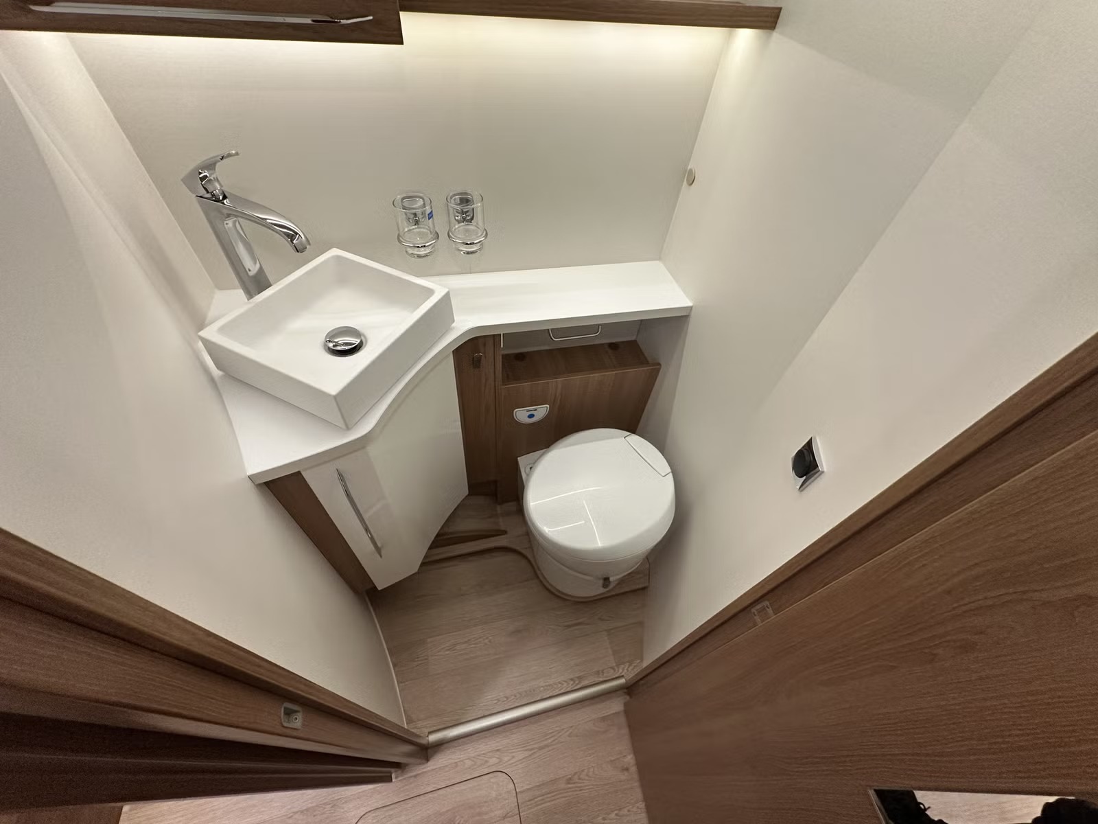RAPIDO 696 F PREMIUM EDITION - Image 14