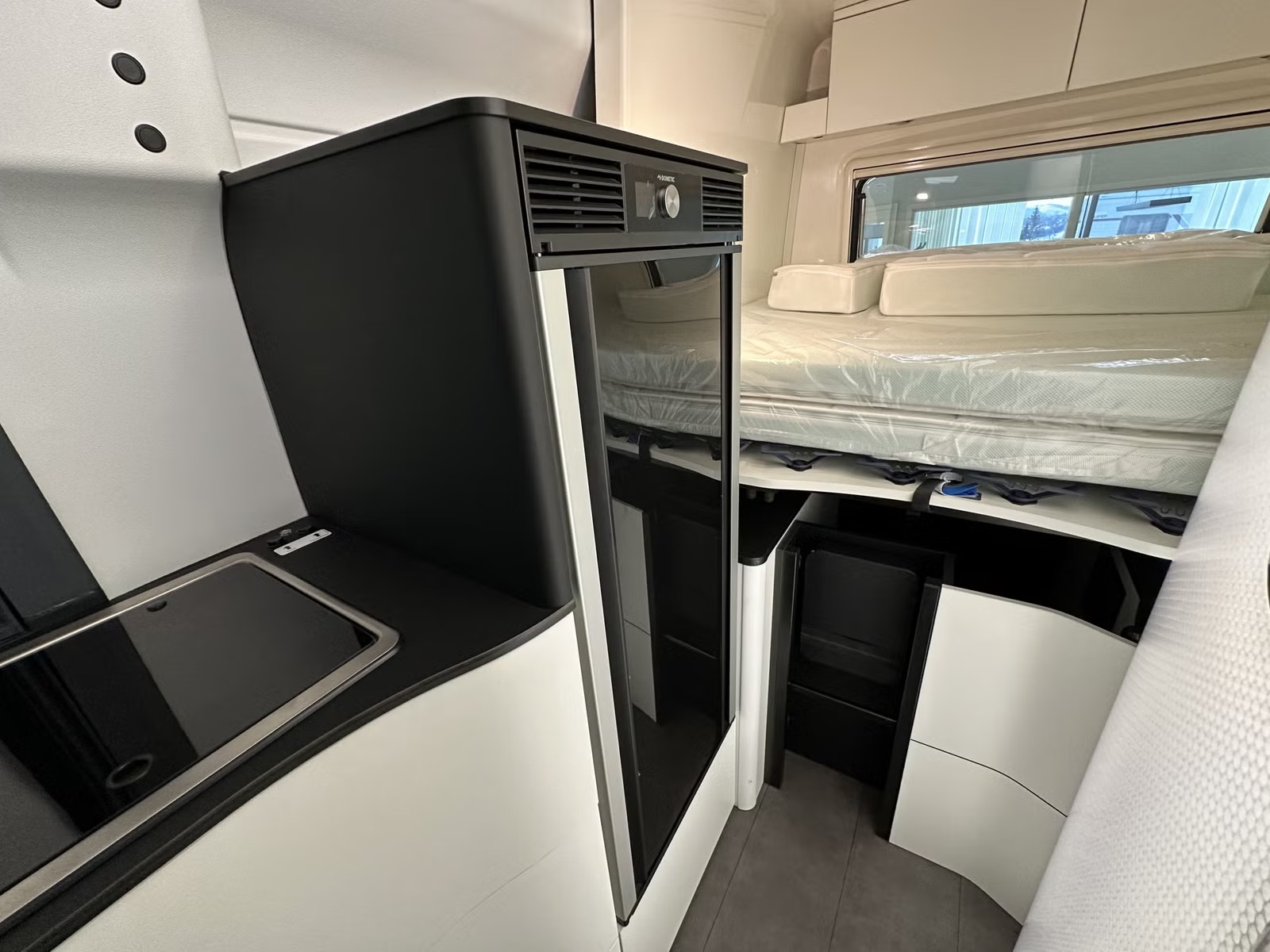WESTFALIA JAMES COOK 600 E SLIDE-OUT 04 COUCHAGES - Image 16
