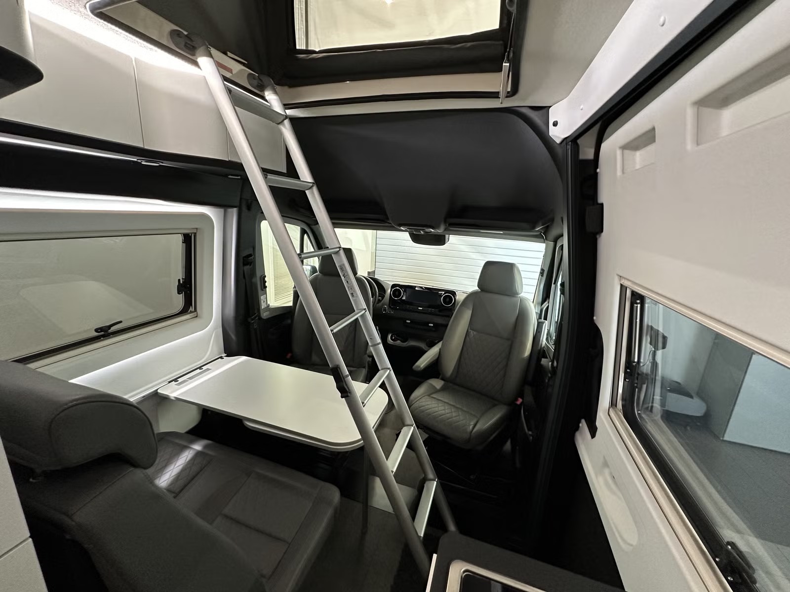 WESTFALIA JAMES COOK 600 E SLIDE-OUT 04 COUCHAGES - Image 11