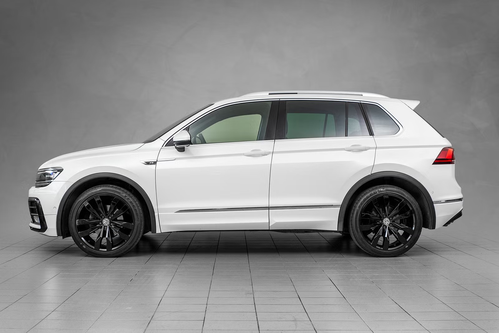 VOLKSWAGEN TIGUAN II 2.0 TDI 150 4MOTION R LINE DSG7 - Image 2