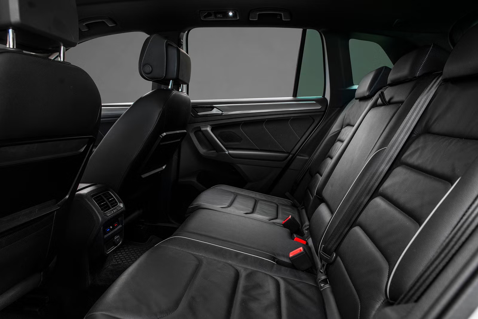 VOLKSWAGEN TIGUAN II 2.0 TDI 150 4MOTION R LINE DSG7 - Image 13