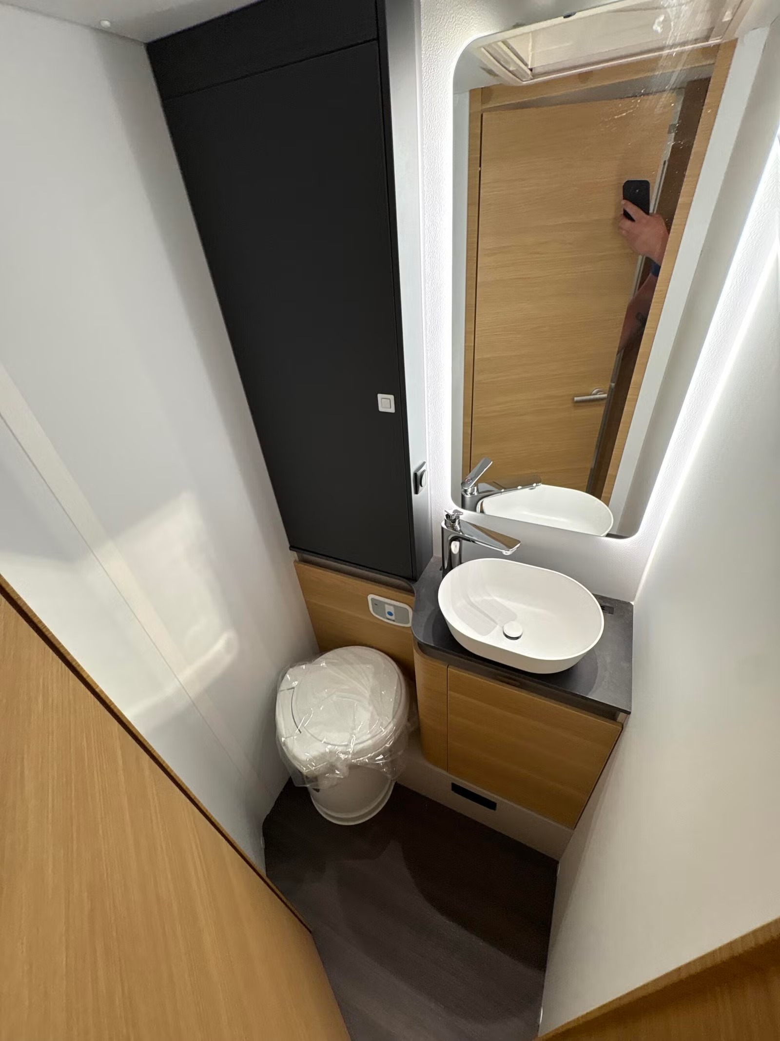 ADRIA MATRIX 670SL 60Y - Image 17