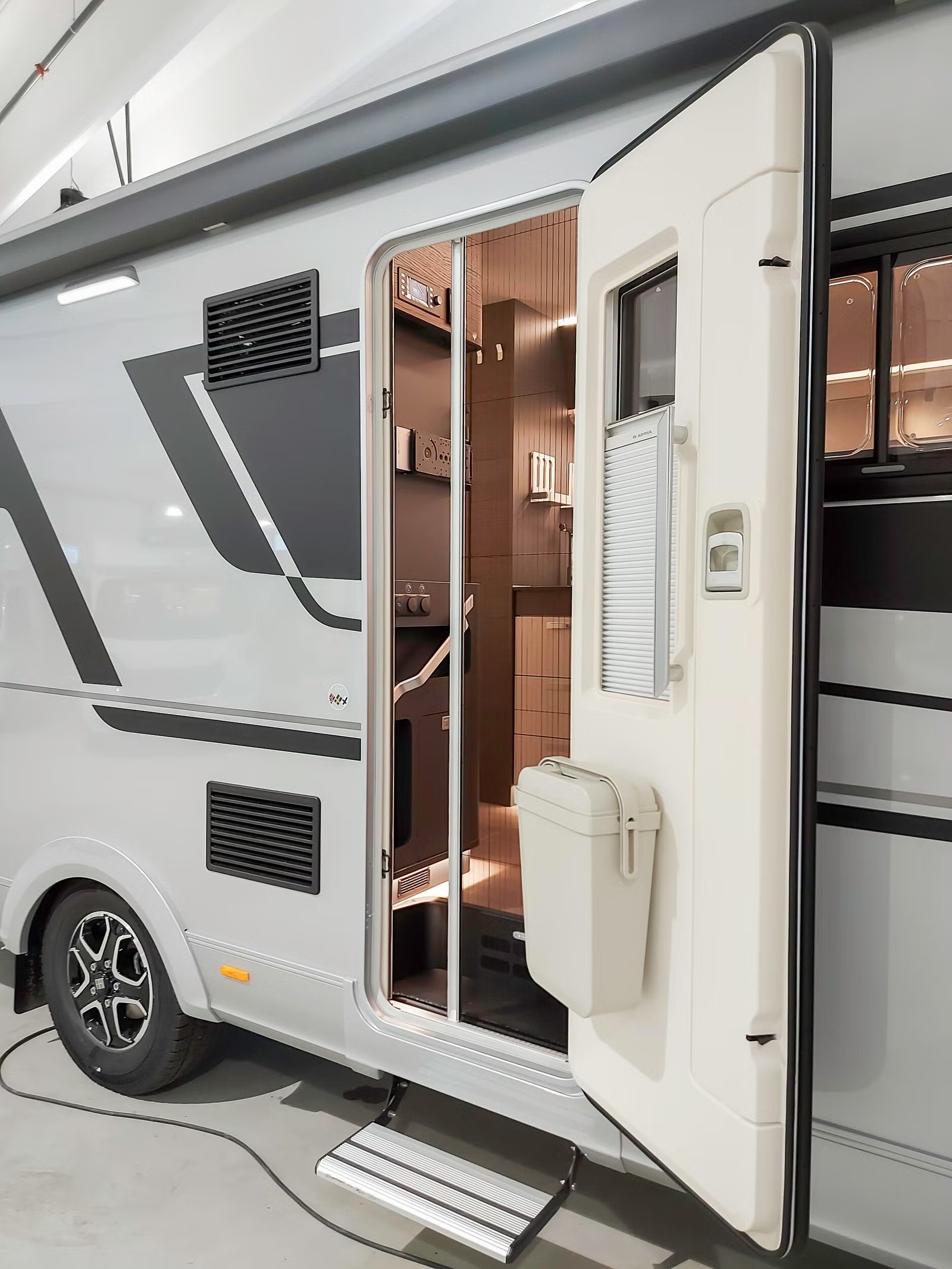ADRIA SONIC SUPREME 700 DC - Image 6