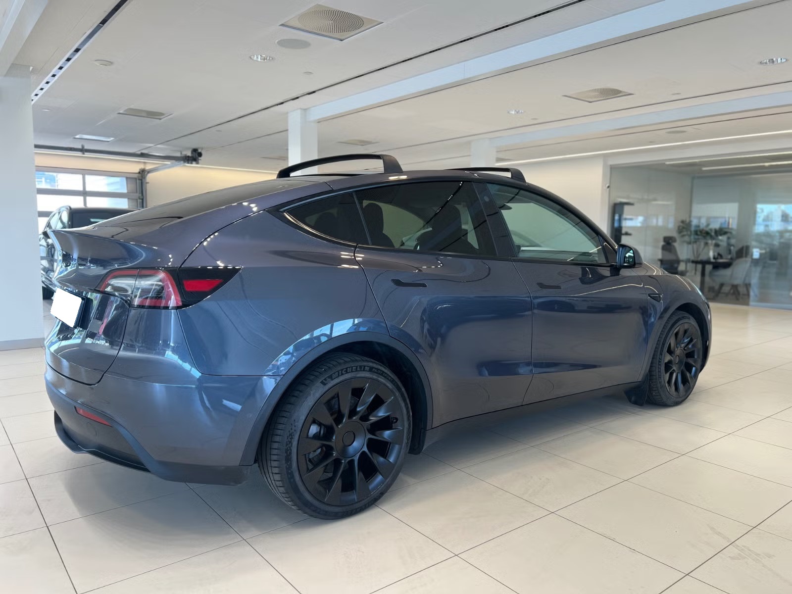 TESLA MODEL Y LONG RANGE - Image 2
