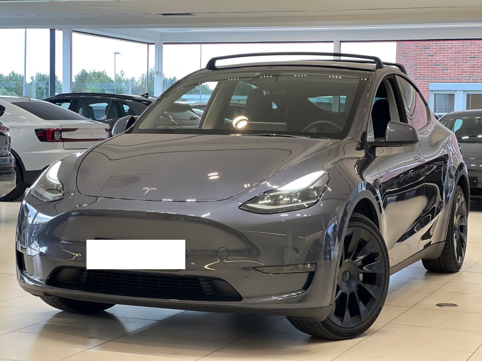 TESLA MODEL Y LONG RANGE - Image 3