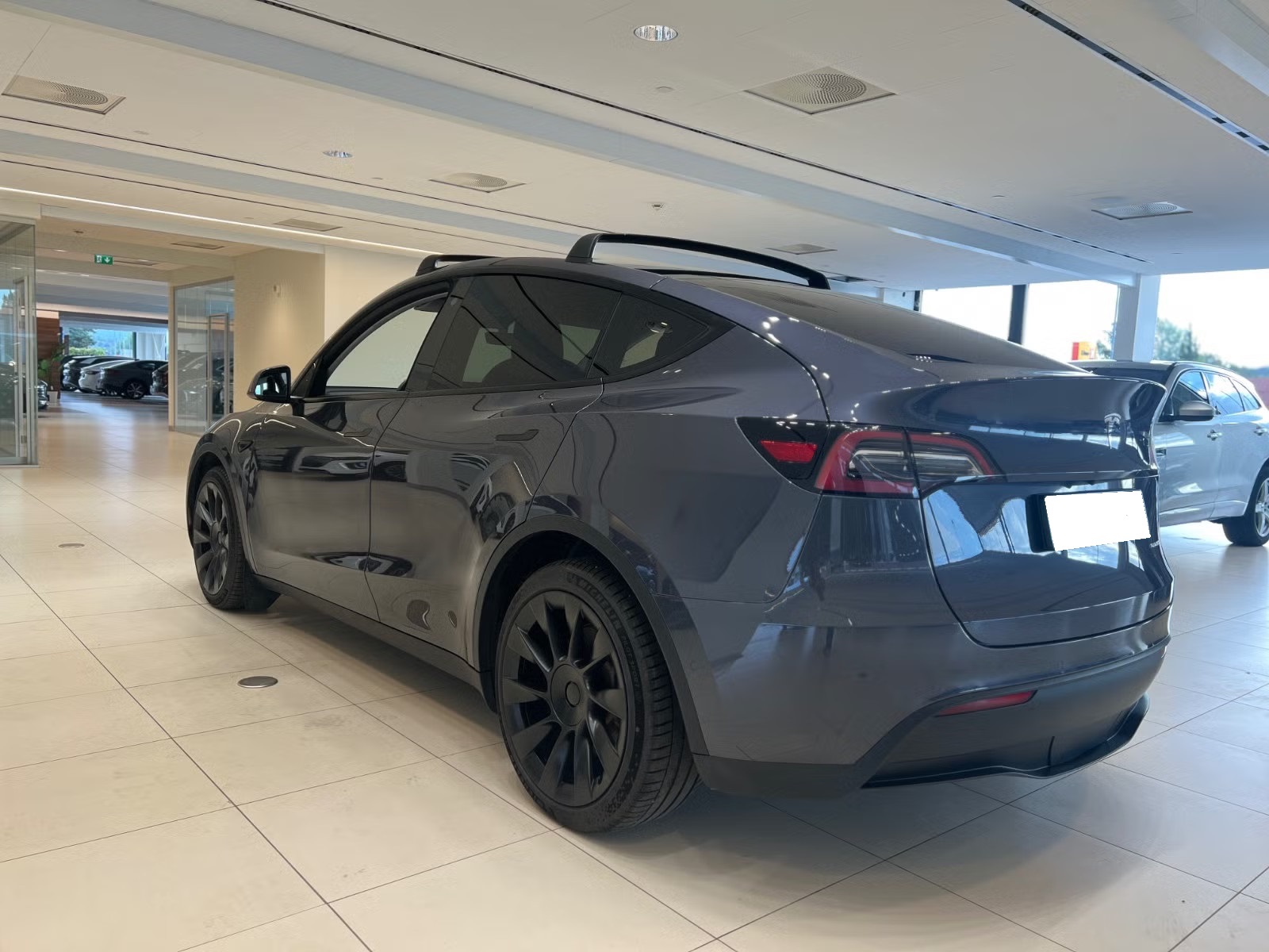 TESLA MODEL Y LONG RANGE - Image 7