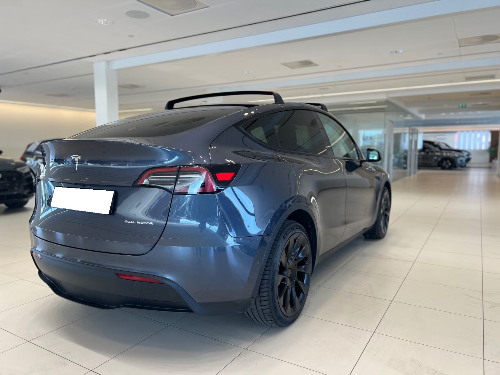 TESLA MODEL Y LONG RANGE - Image 8