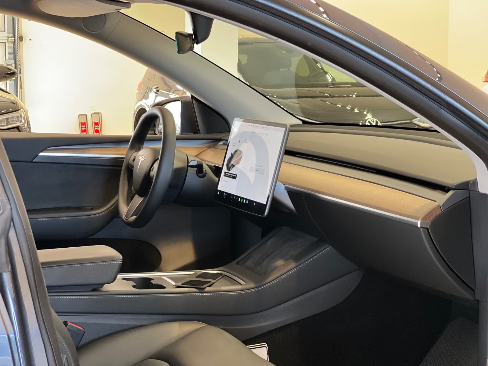 TESLA MODEL Y LONG RANGE - Image 9