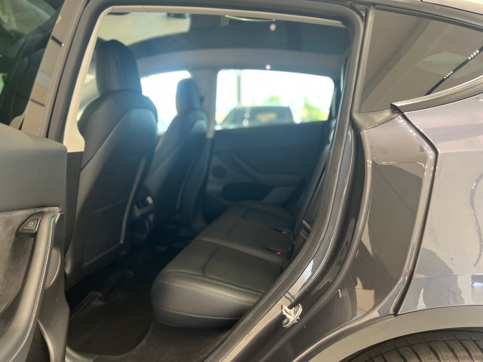 TESLA MODEL Y LONG RANGE - Image 10
