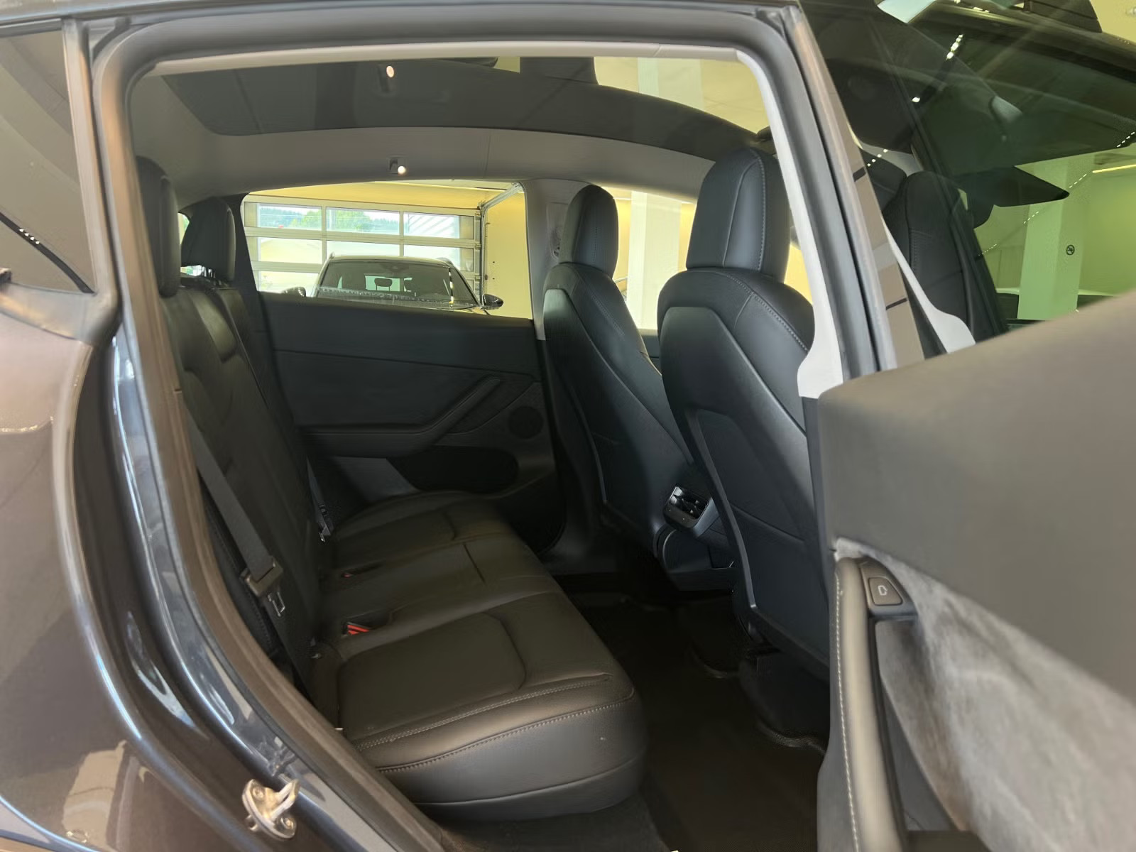 TESLA MODEL Y LONG RANGE - Image 12