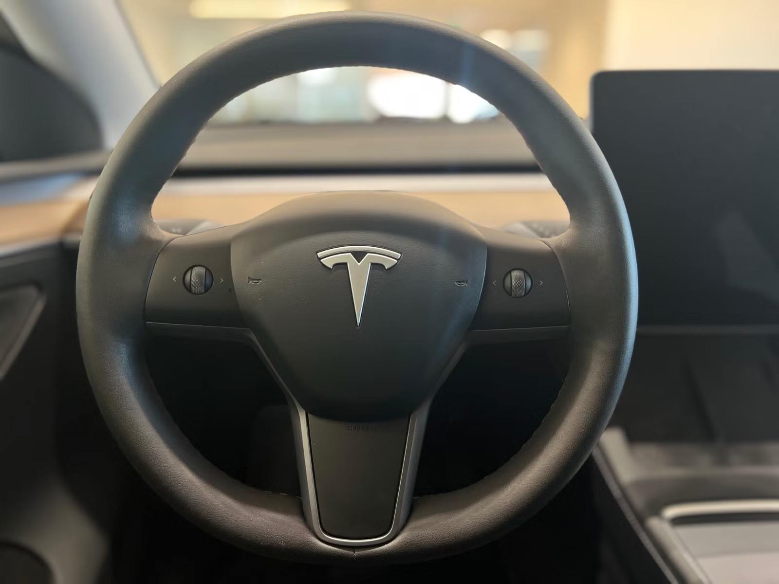 TESLA MODEL Y LONG RANGE - Image 18