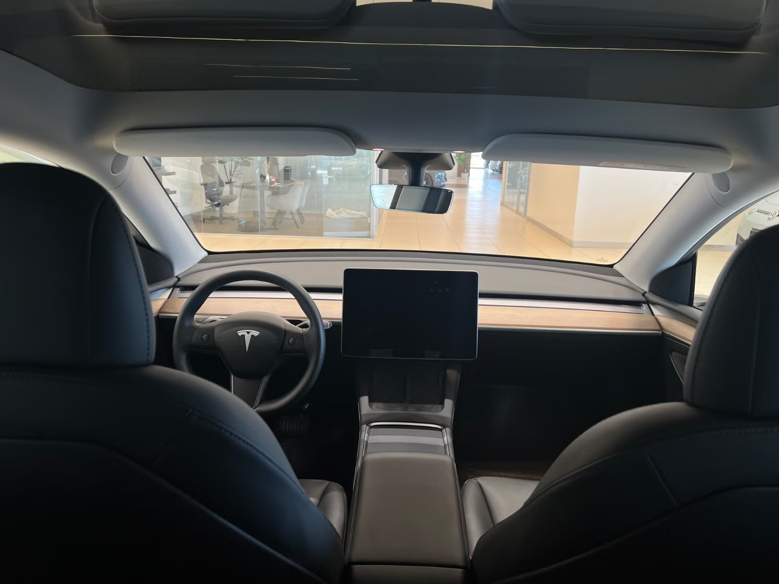TESLA MODEL Y LONG RANGE - Image 20