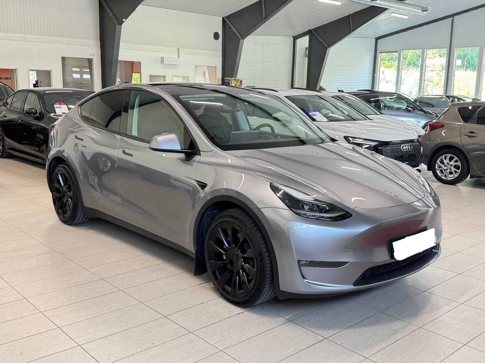 TESLA MODEL Y LONG RANGE 