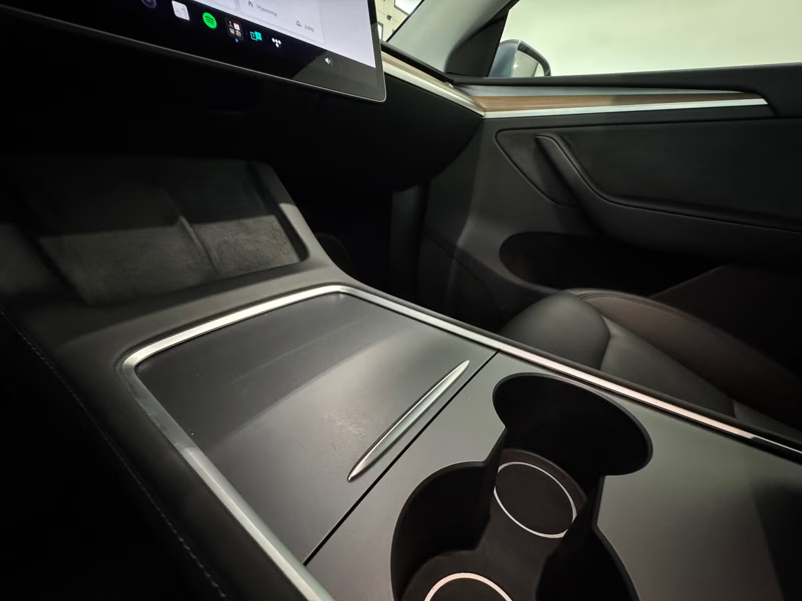 TESLA MODEL Y LONG RANGE  - Image 5
