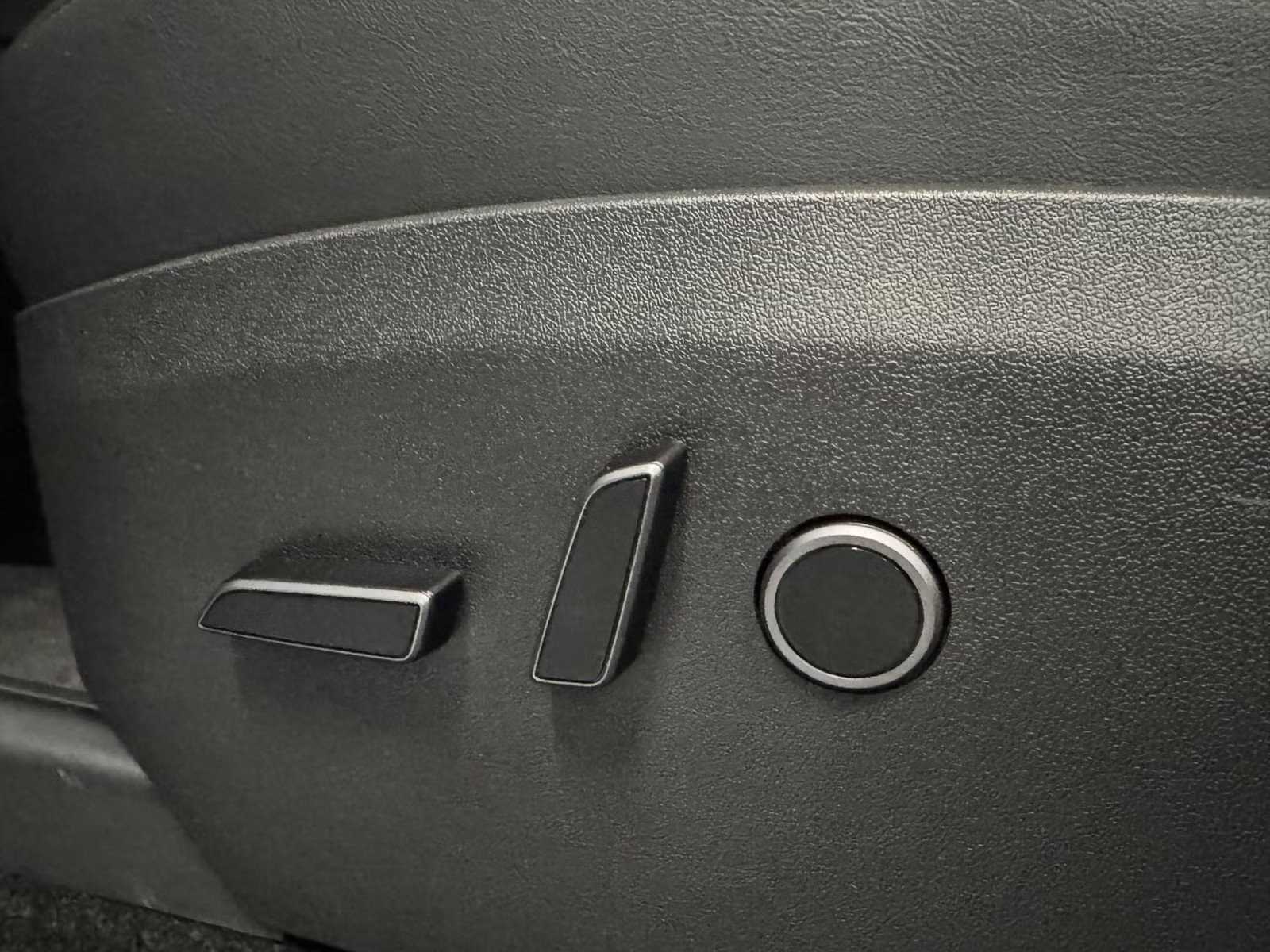 TESLA MODEL Y LONG RANGE  - Image 6