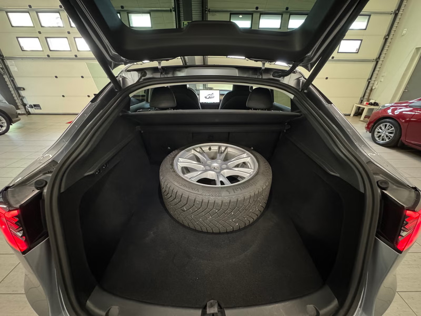 TESLA MODEL Y LONG RANGE  - Image 7