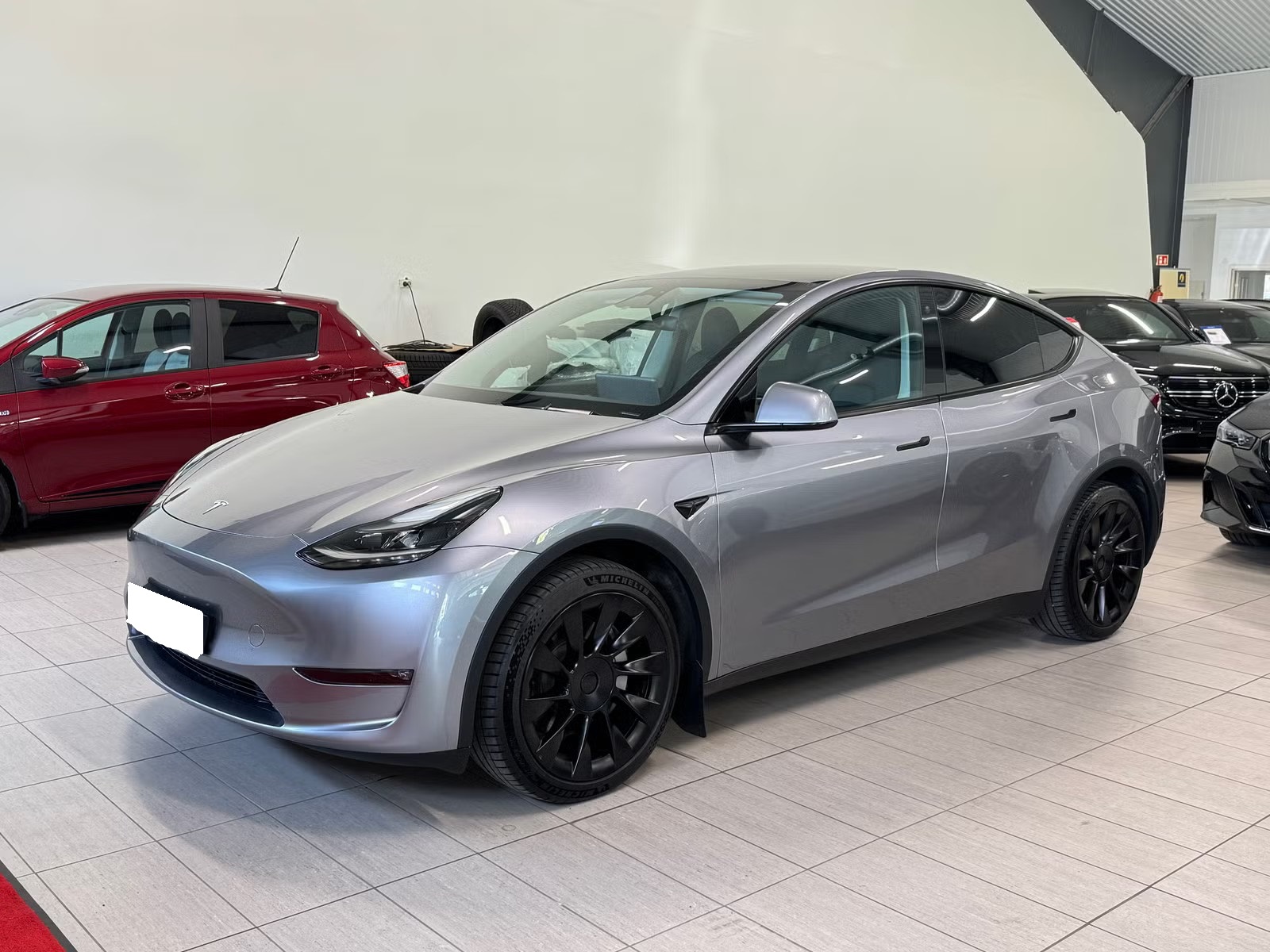 TESLA MODEL Y LONG RANGE  - Image 9
