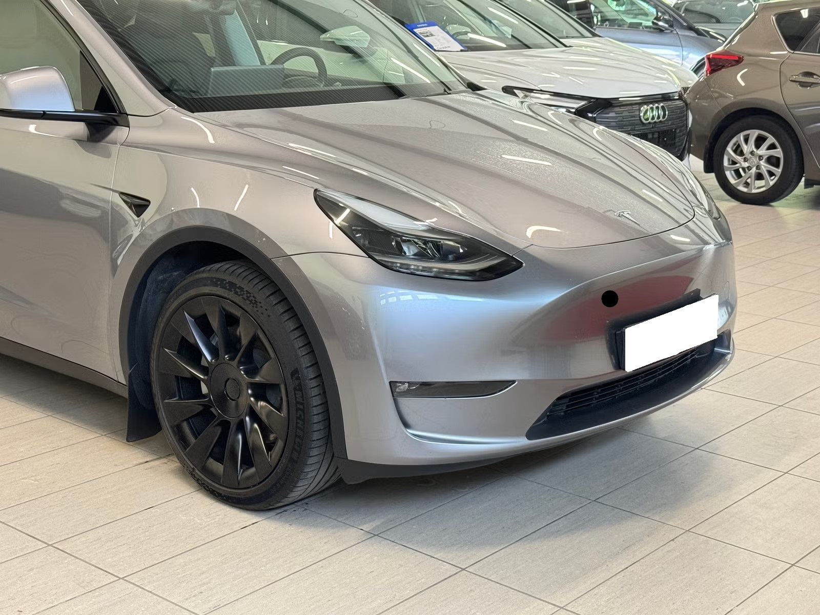 TESLA MODEL Y LONG RANGE  - Image 10