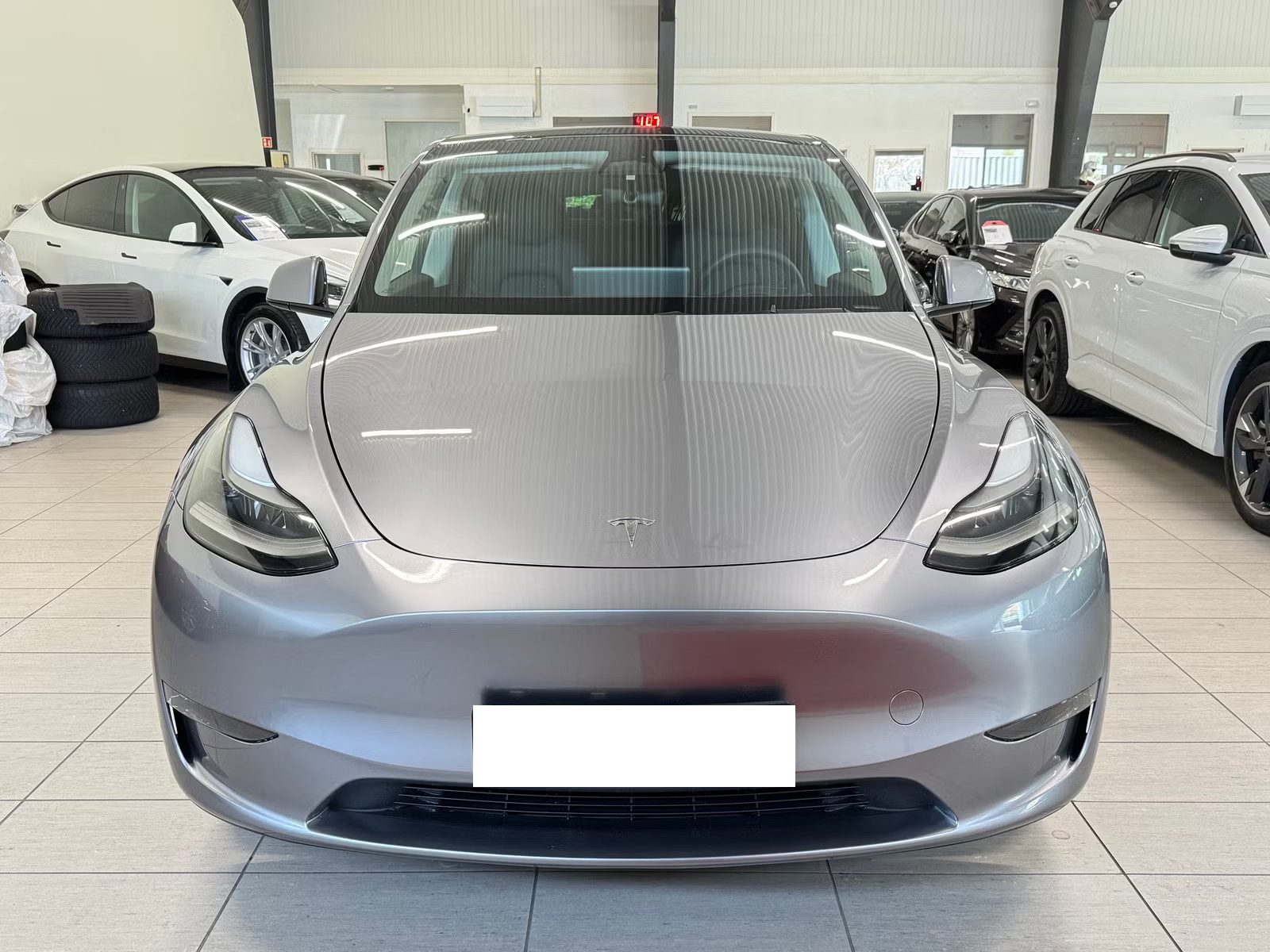 TESLA MODEL Y LONG RANGE  - Image 11