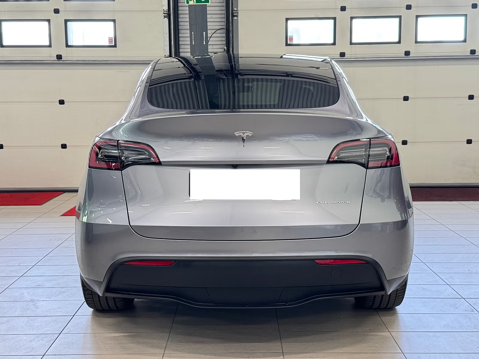 TESLA MODEL Y LONG RANGE  - Image 13