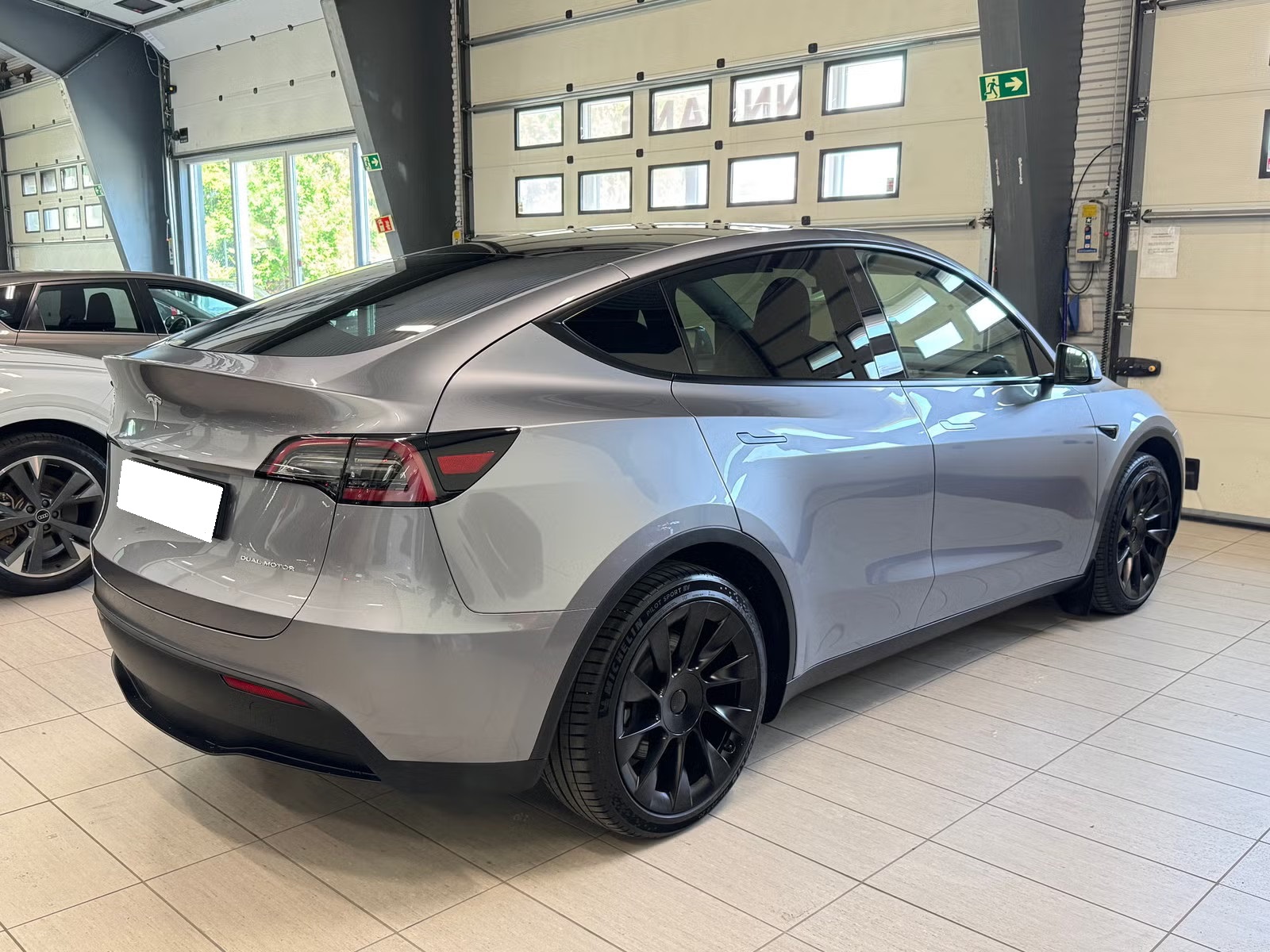 TESLA MODEL Y LONG RANGE  - Image 14