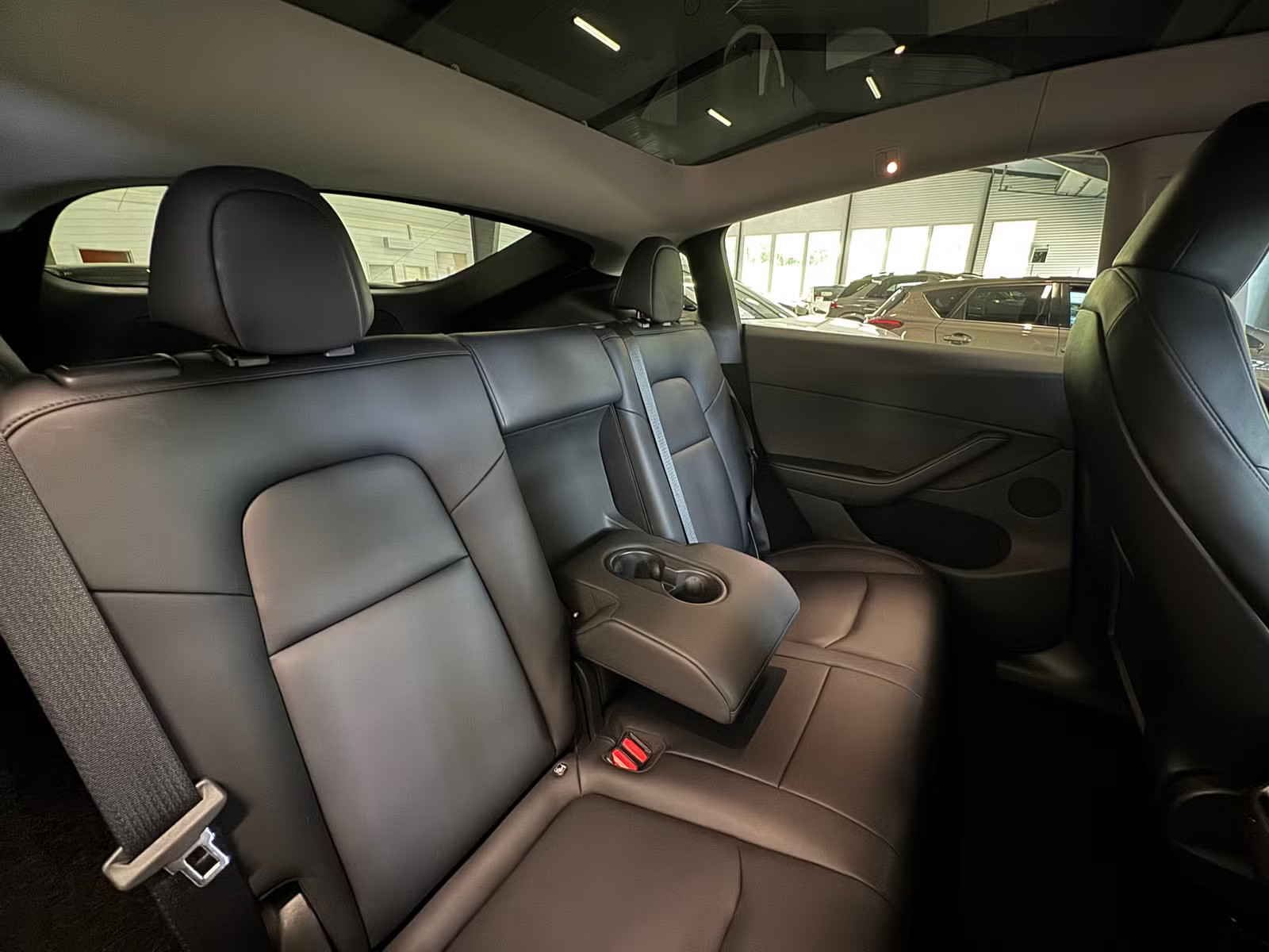 TESLA MODEL Y LONG RANGE  - Image 16
