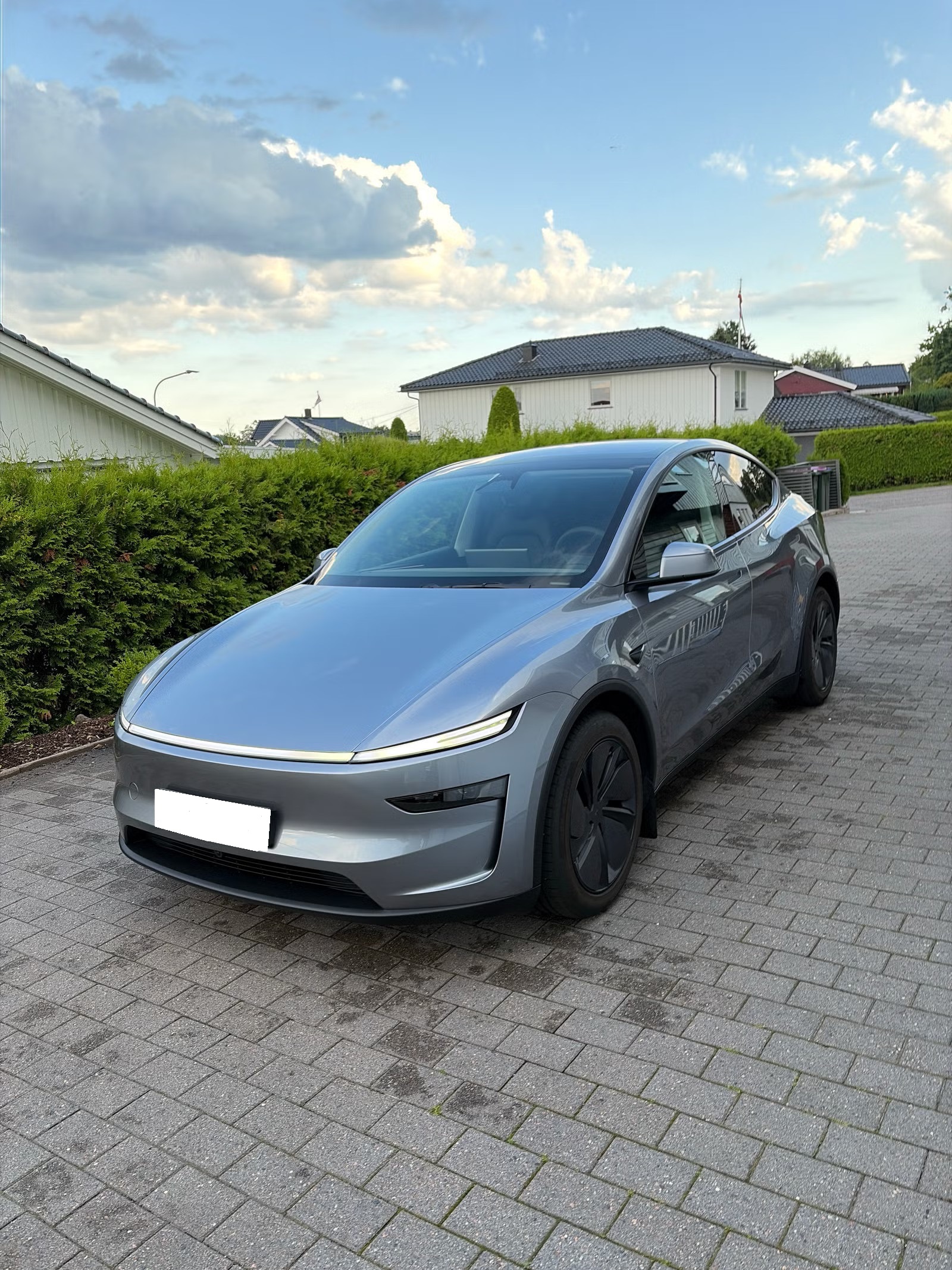TESLA MODEL Y LONG RANGE 
