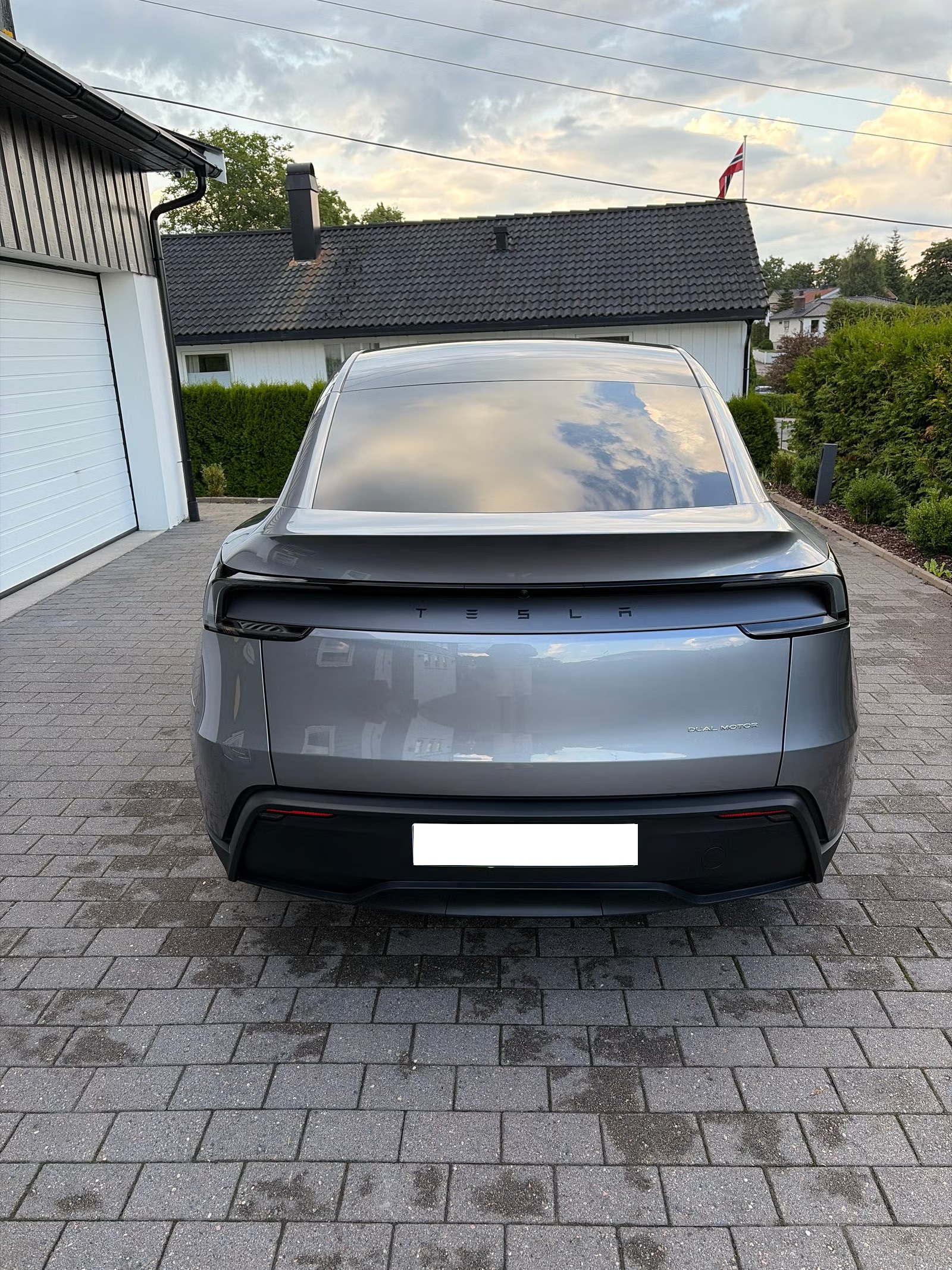 TESLA MODEL Y LONG RANGE  - Image 3