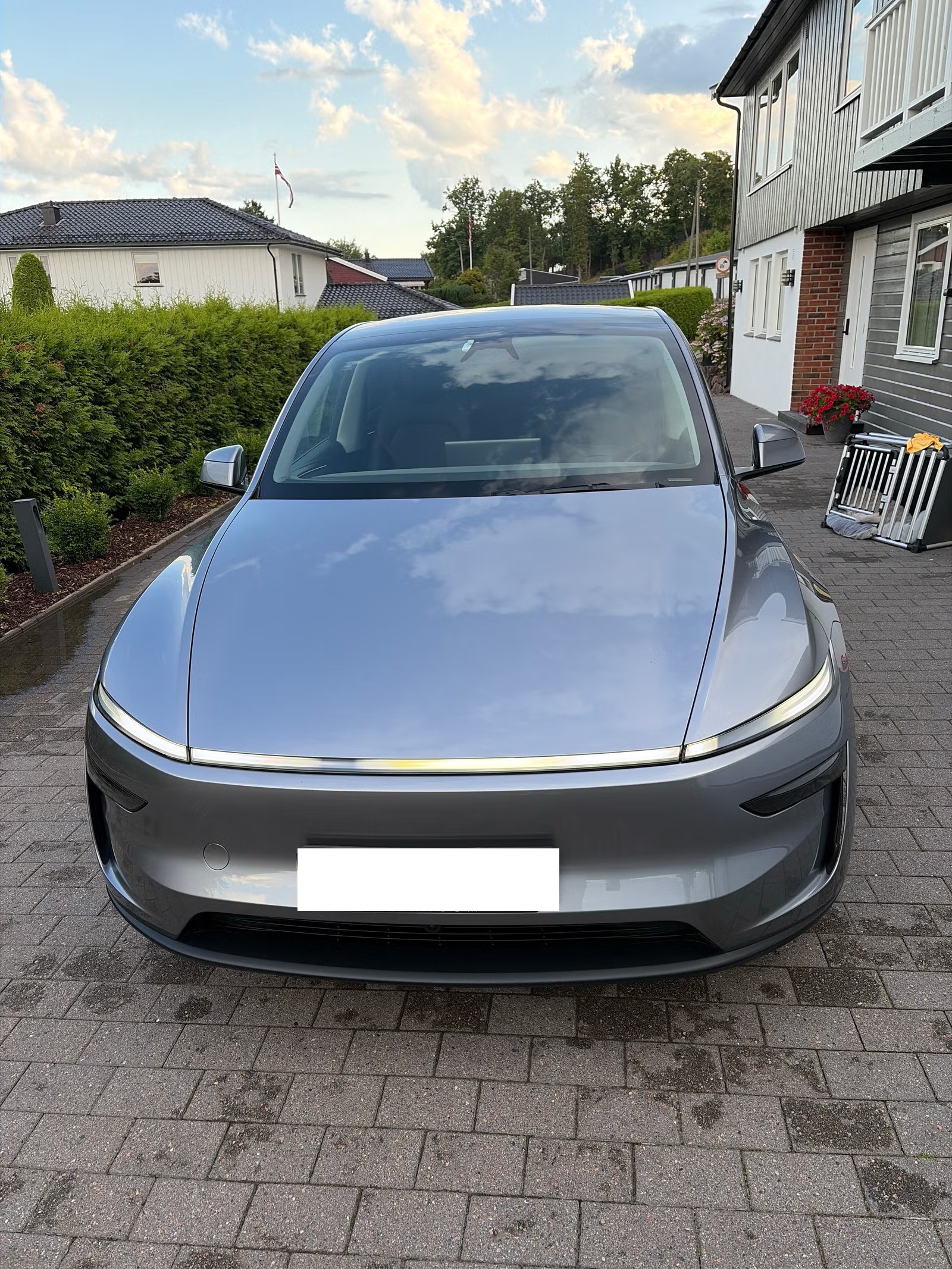 TESLA MODEL Y LONG RANGE  - Image 4
