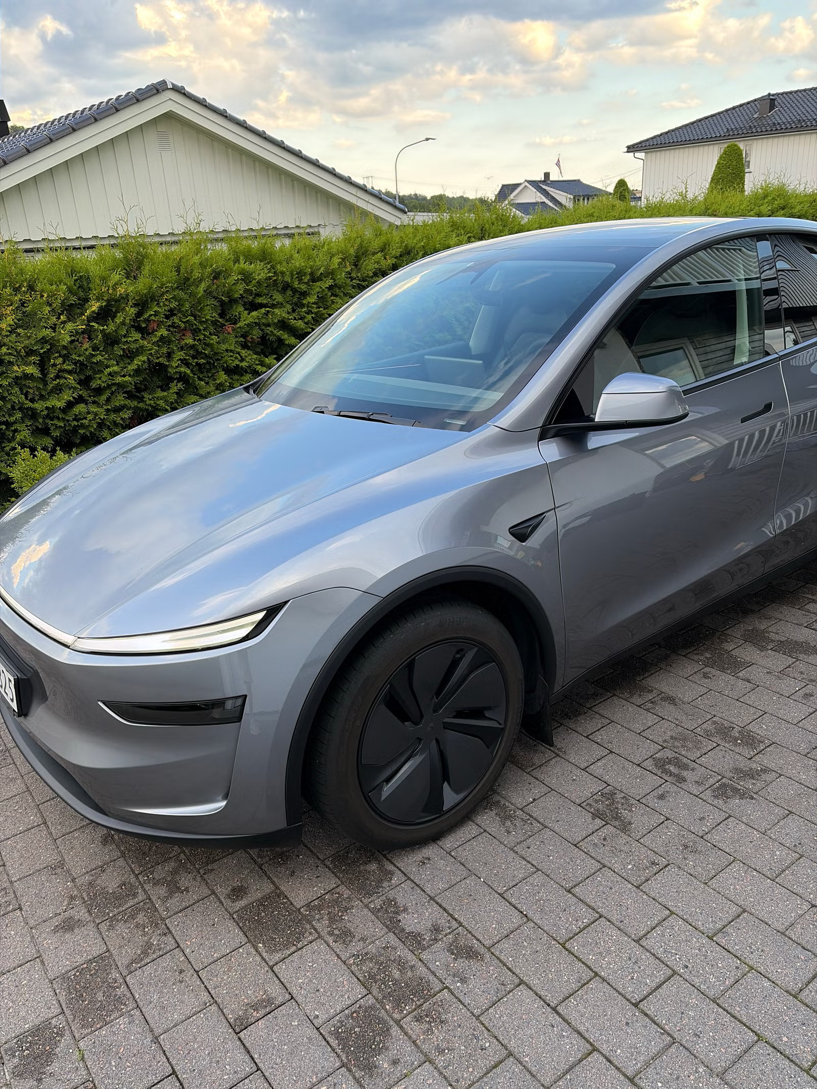 TESLA MODEL Y LONG RANGE  - Image 6
