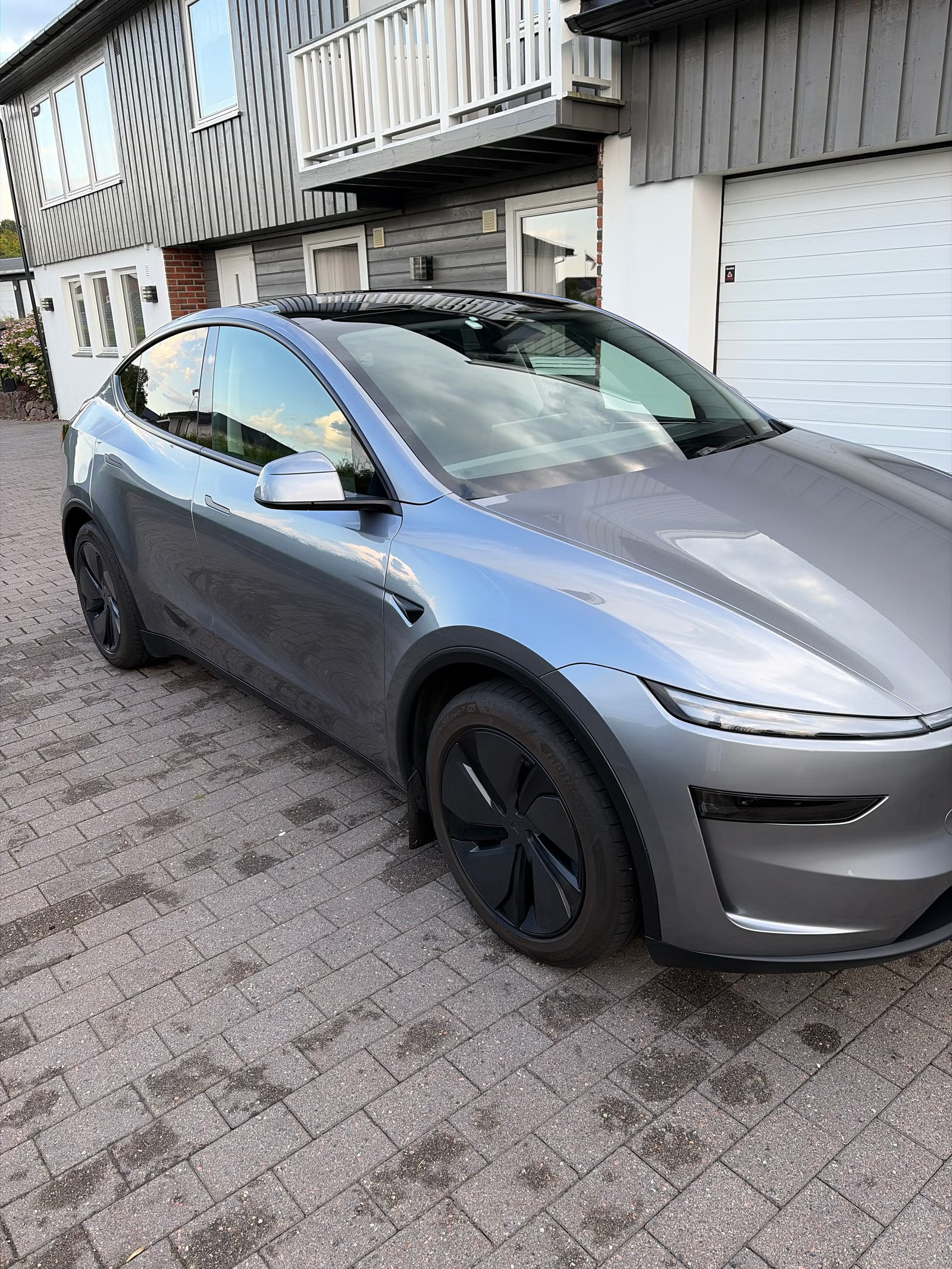 TESLA MODEL Y LONG RANGE  - Image 7