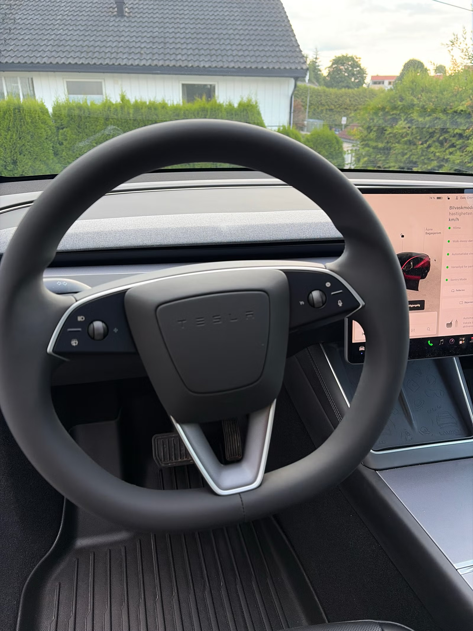 TESLA MODEL Y LONG RANGE  - Image 9
