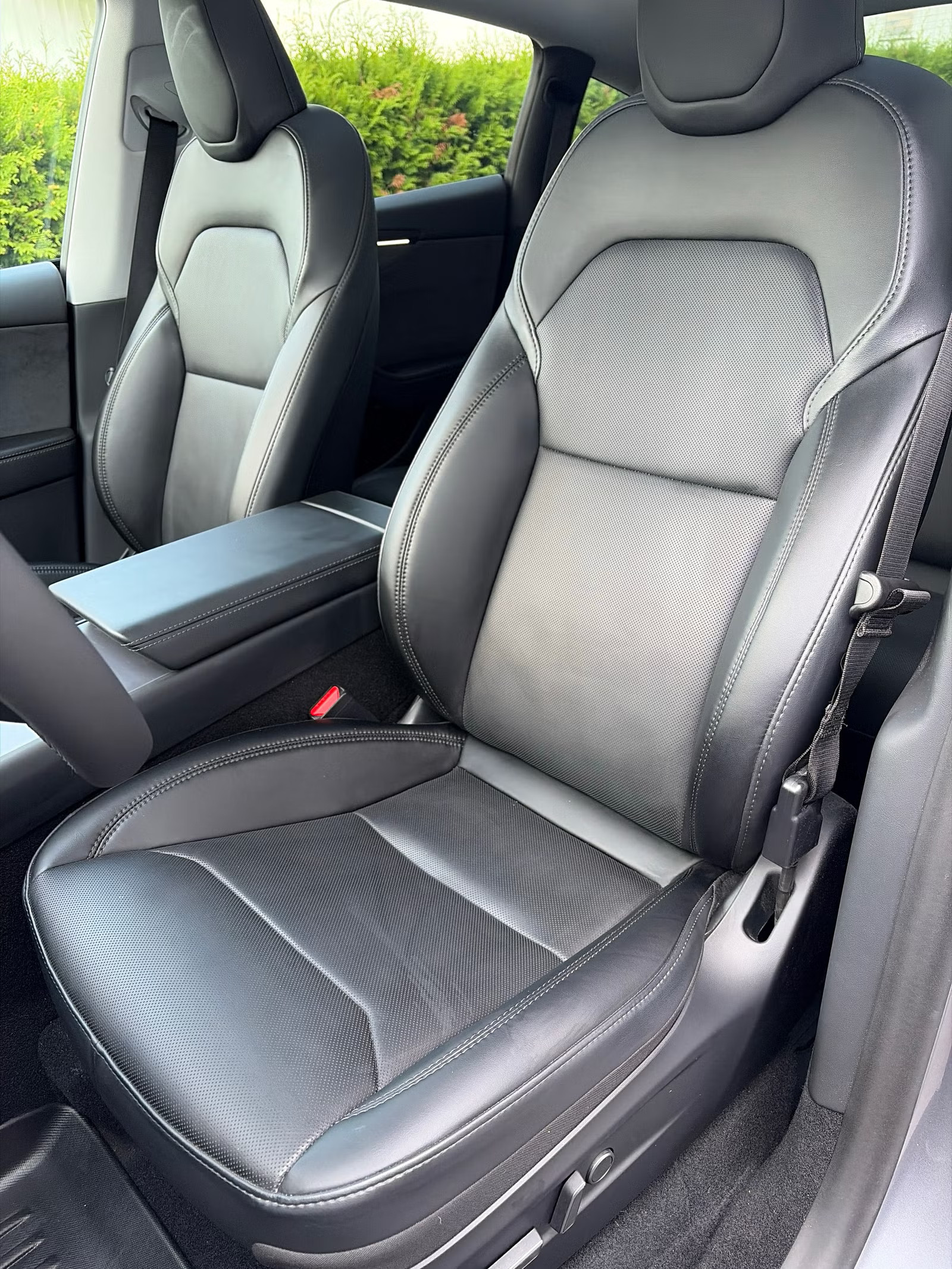 TESLA MODEL Y LONG RANGE  - Image 12