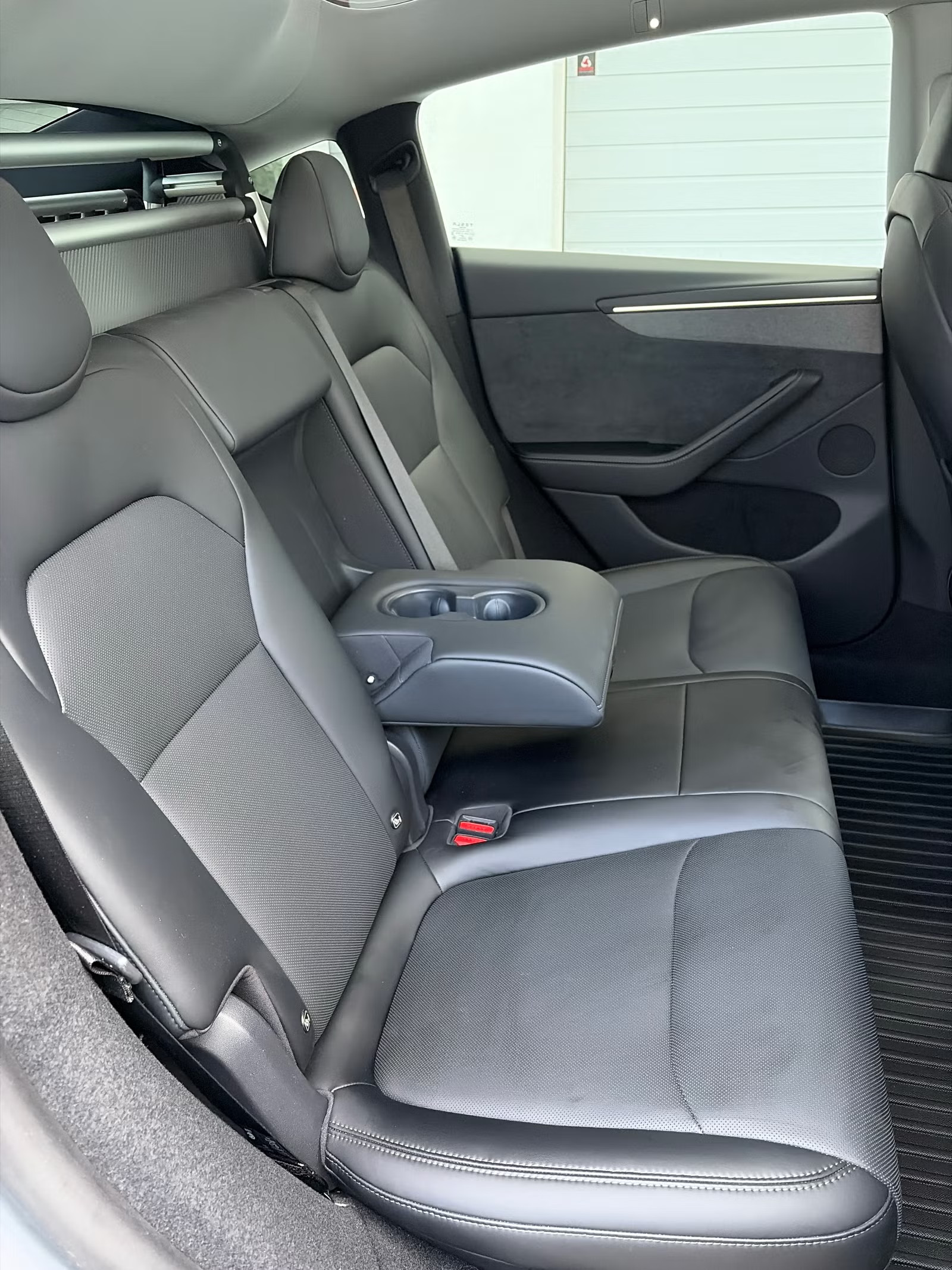 TESLA MODEL Y LONG RANGE  - Image 13