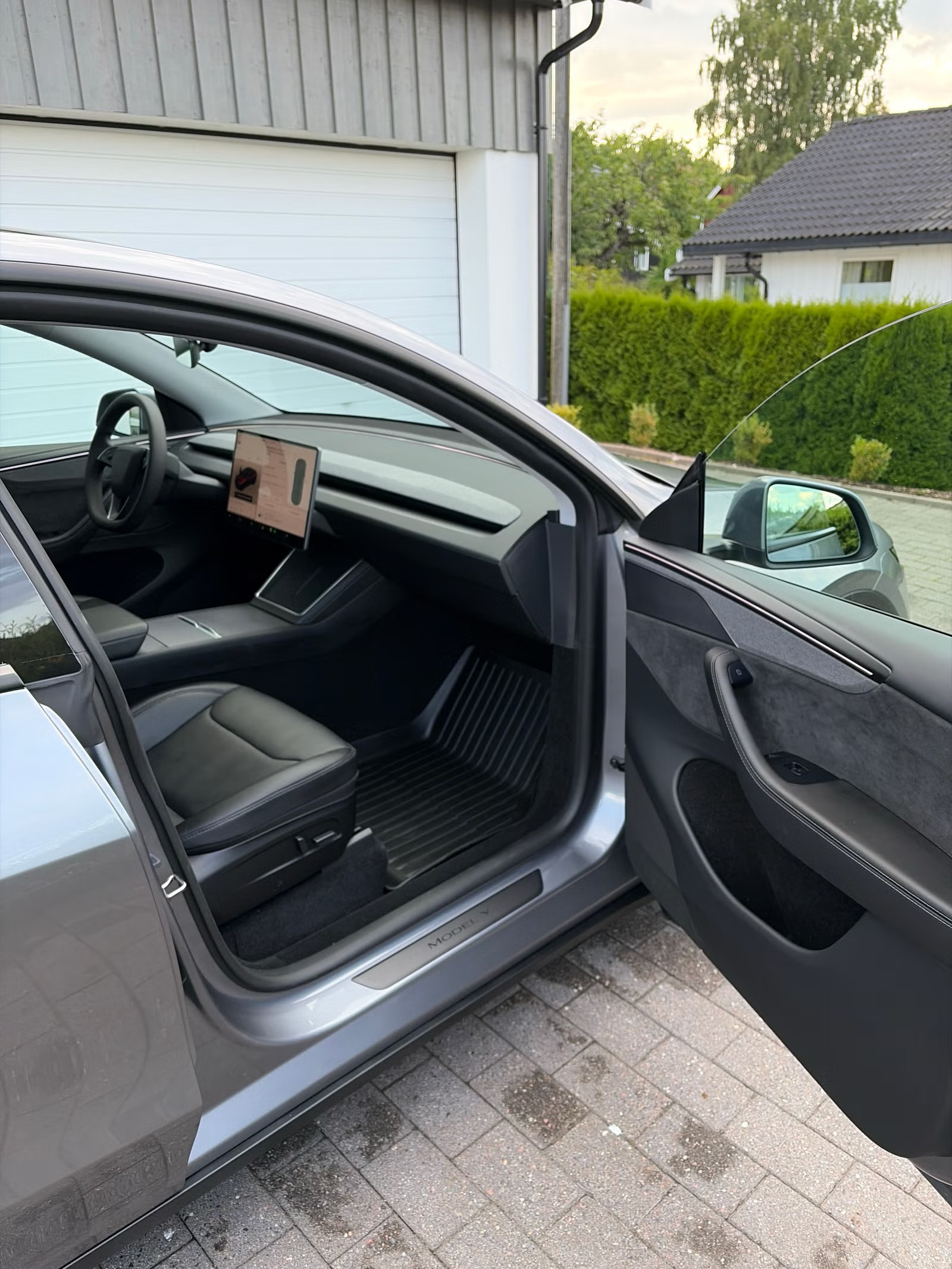TESLA MODEL Y LONG RANGE  - Image 14