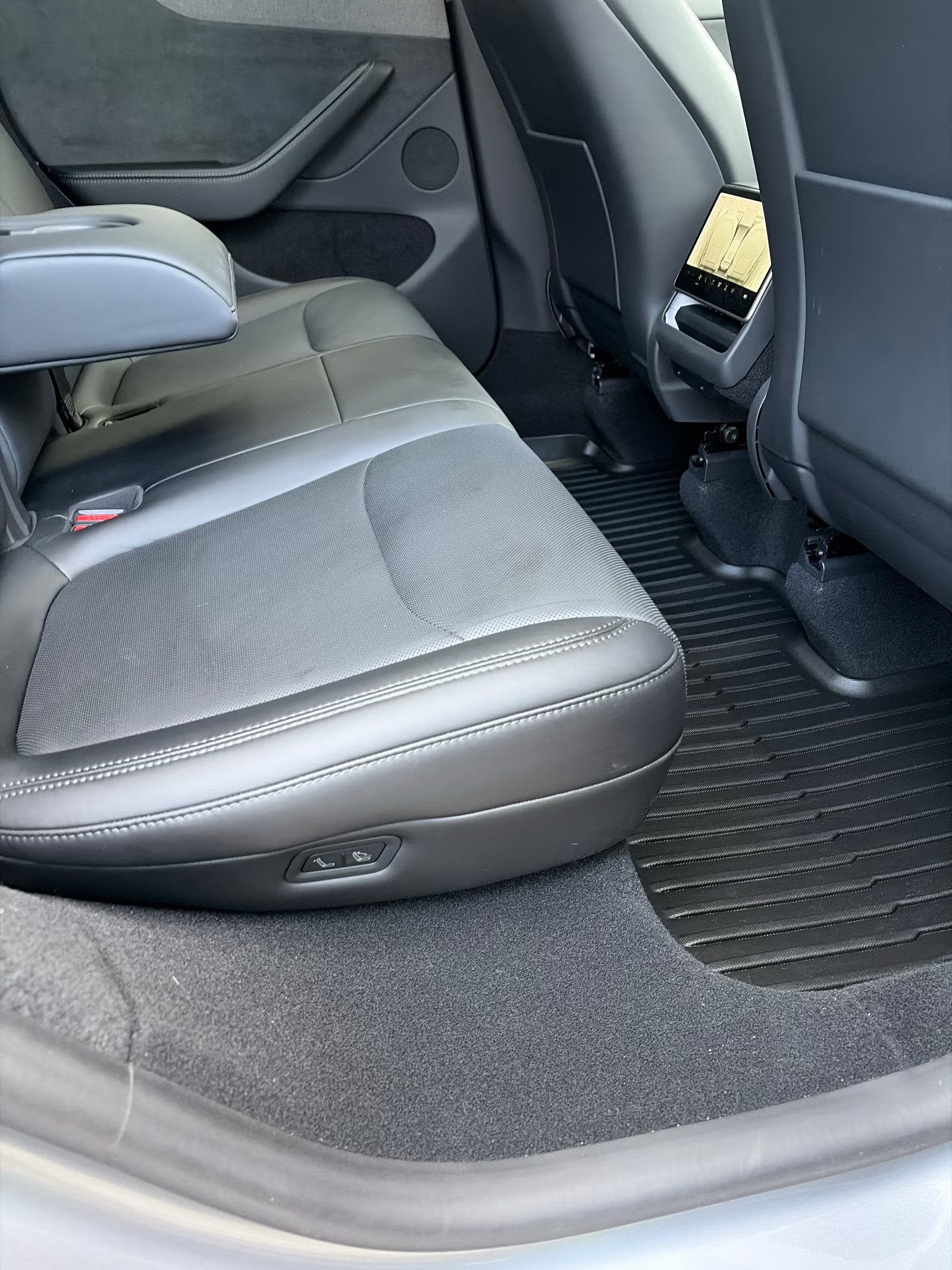 TESLA MODEL Y LONG RANGE  - Image 16