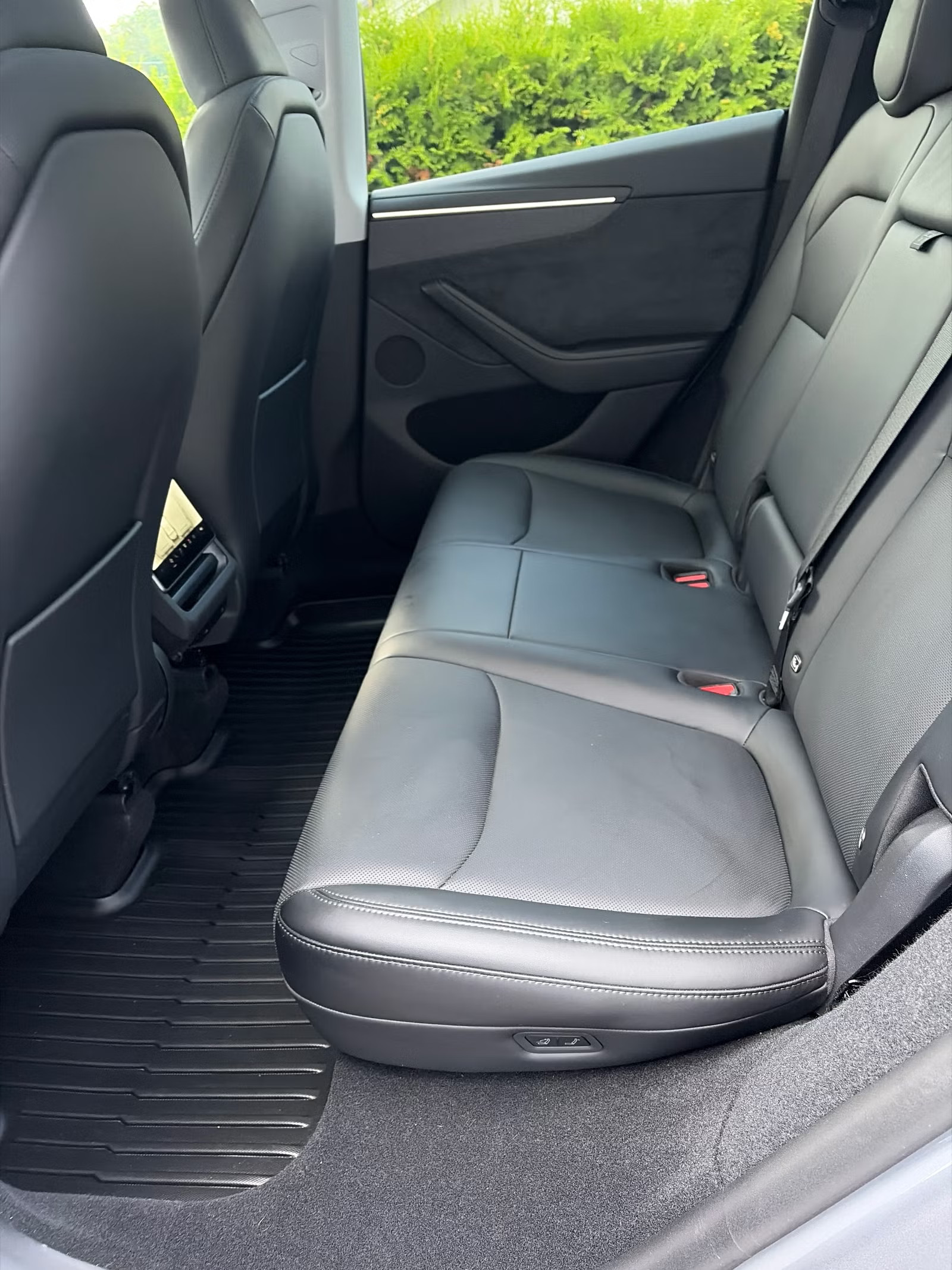 TESLA MODEL Y LONG RANGE  - Image 17