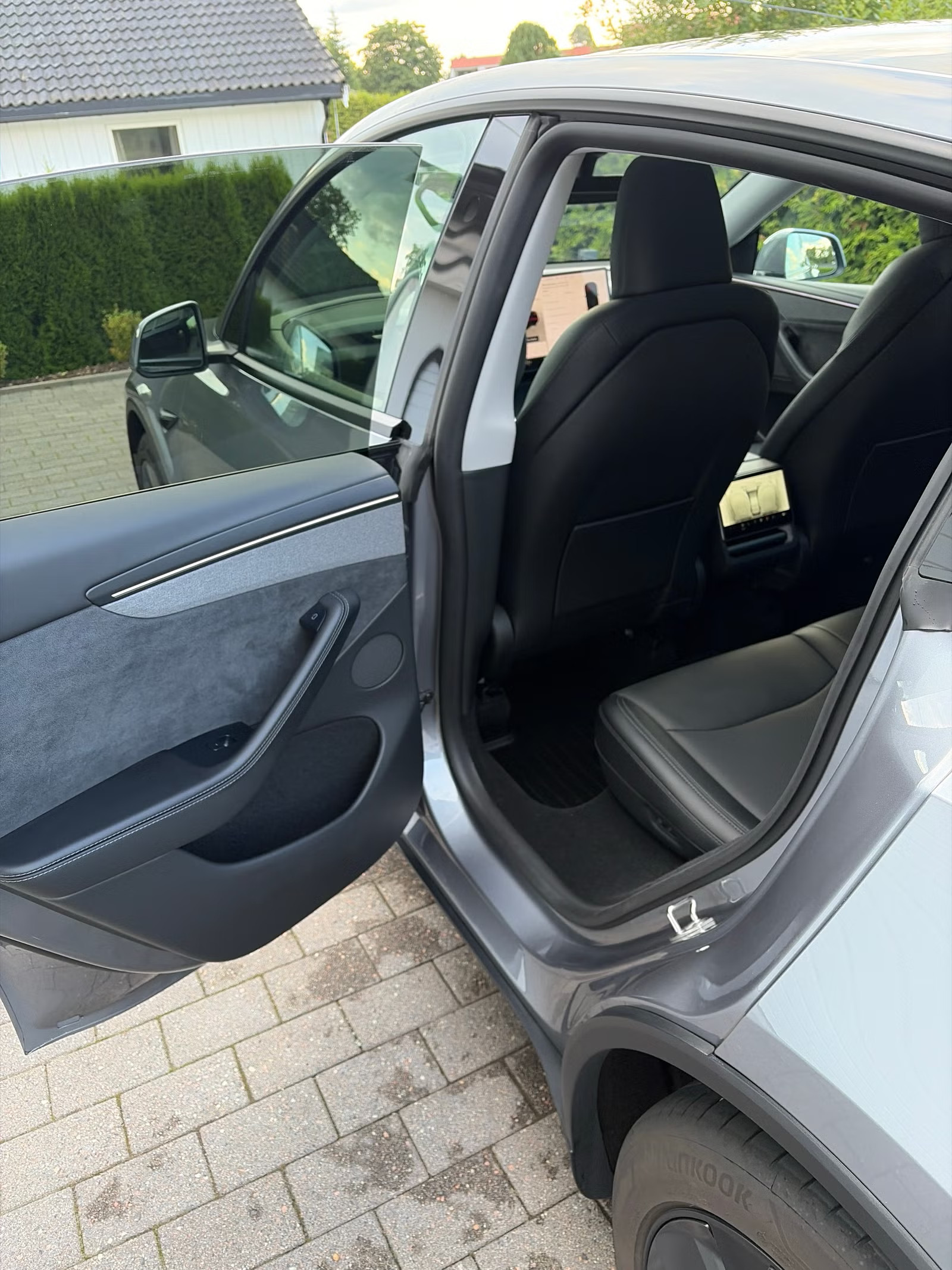 TESLA MODEL Y LONG RANGE  - Image 20