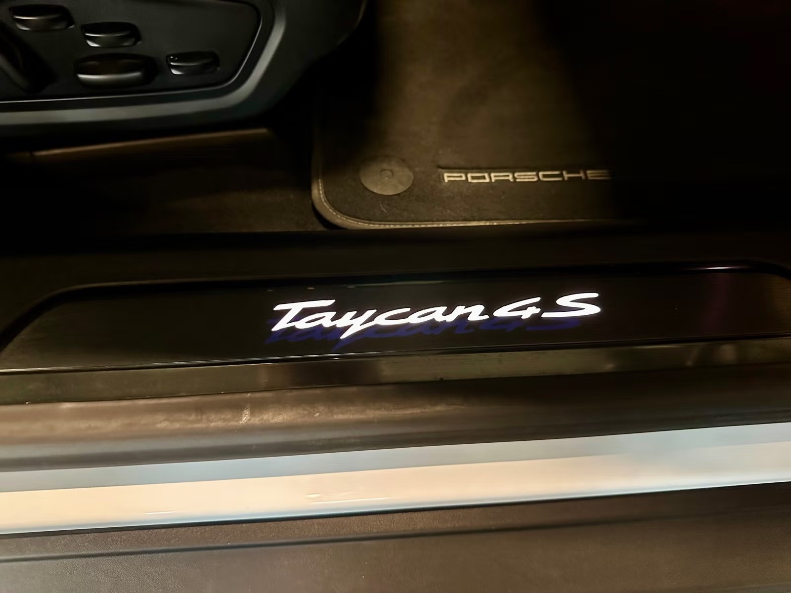 PORSCHE TAYCAN 4S PERFORMANCE PLUS - Image 14