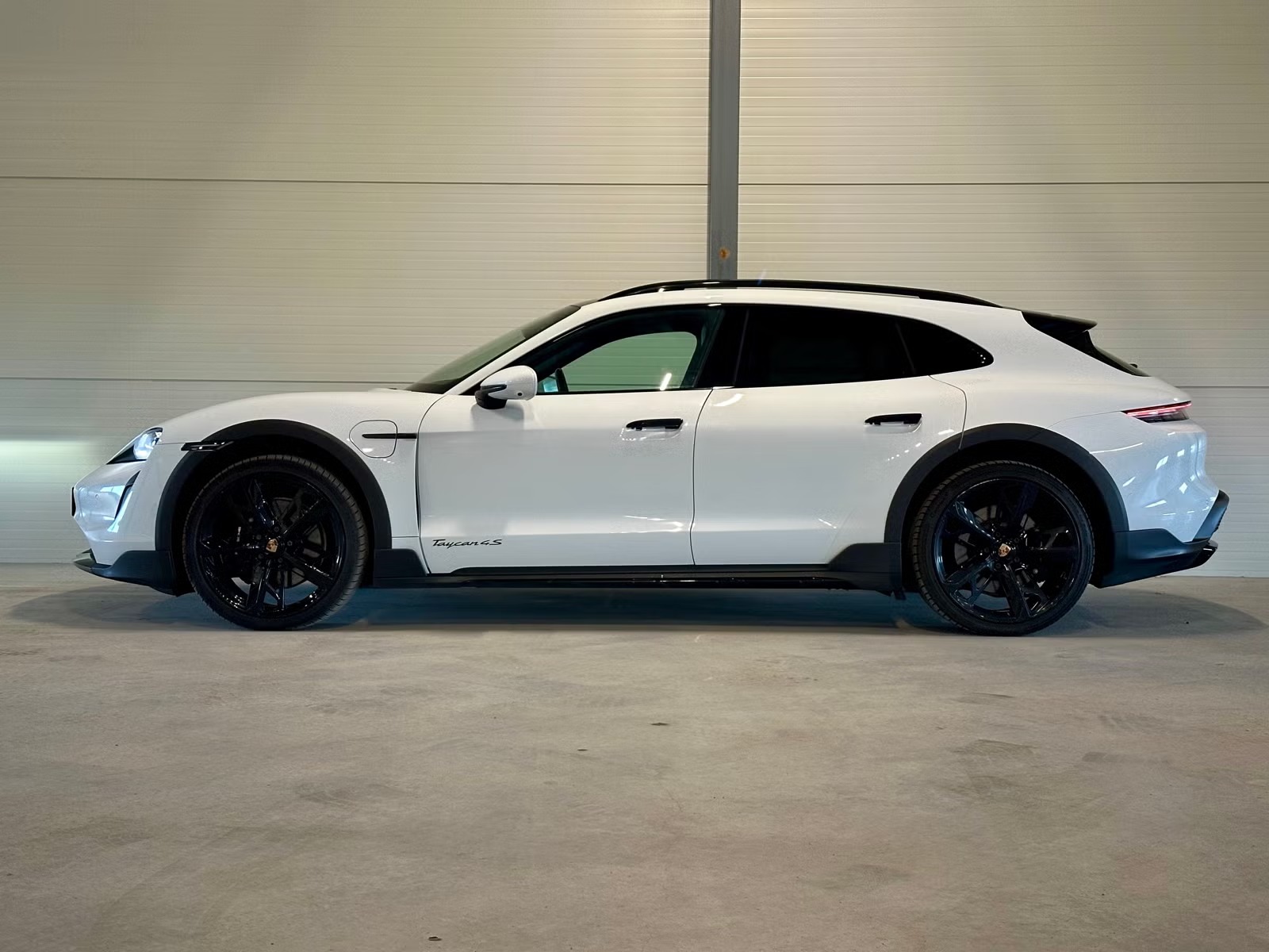 PORSCHE TAYCAN 4S PERFORMANCE PLUS - Image 17