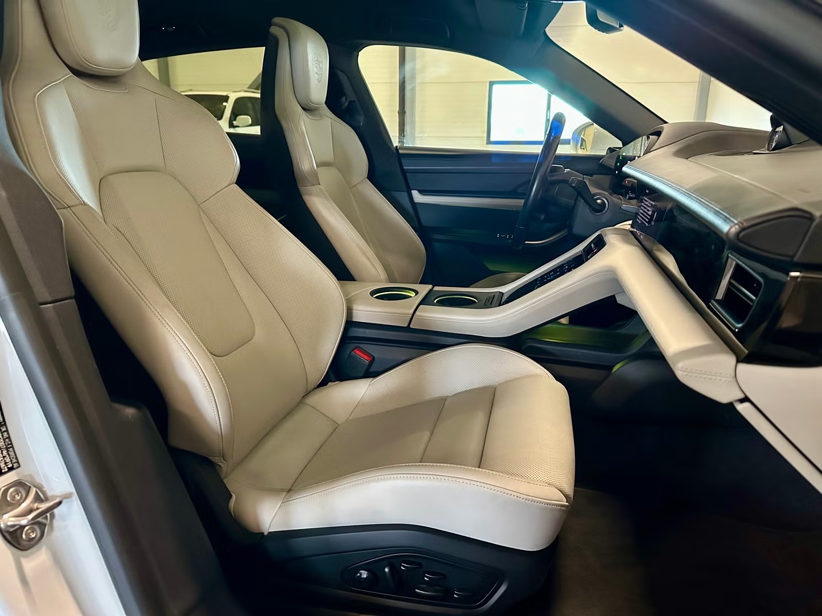 PORSCHE TAYCAN 4S PERFORMANCE PLUS - Image 18