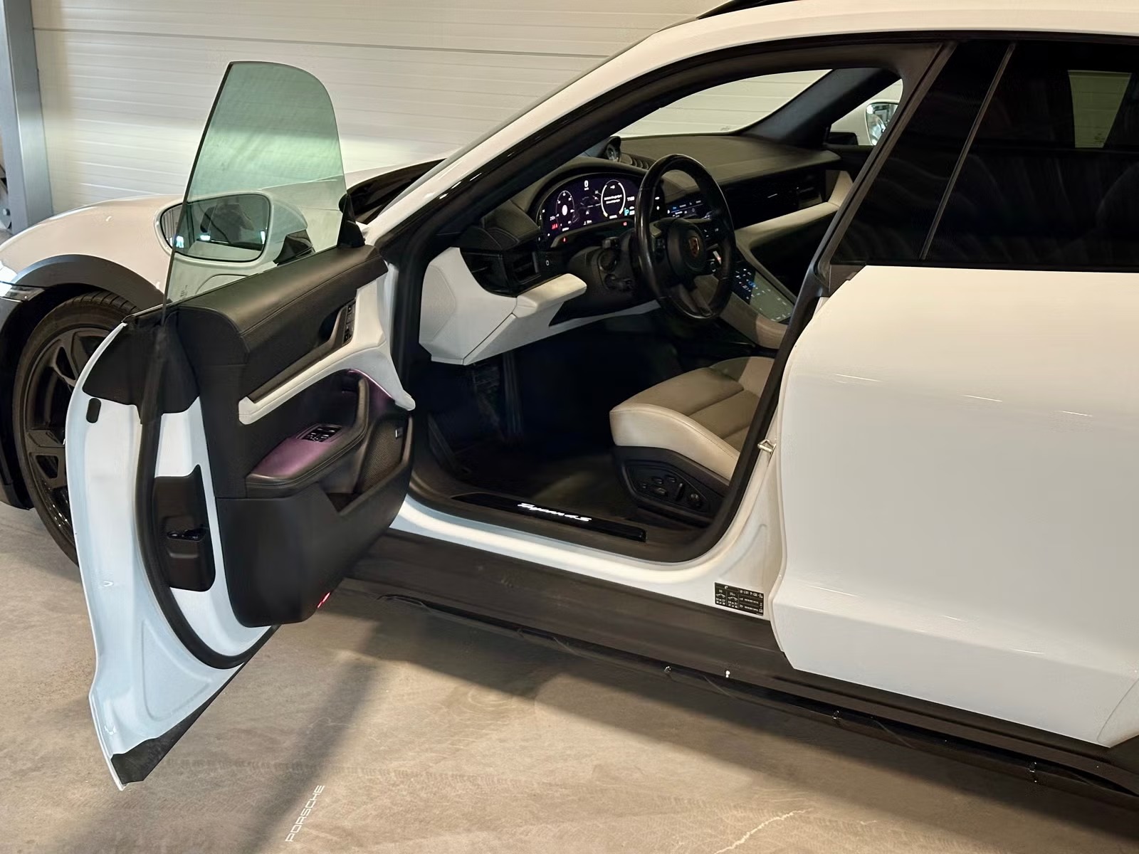 PORSCHE TAYCAN 4S PERFORMANCE PLUS - Image 19