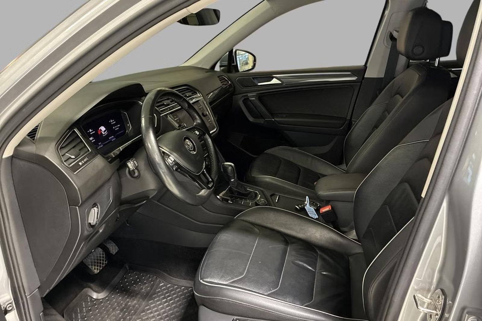 VOLKSWAGEN TIGUAN 2.0 TDI ALLSPACE 4x4 R-LINE 4MOTION DSG - Image 6
