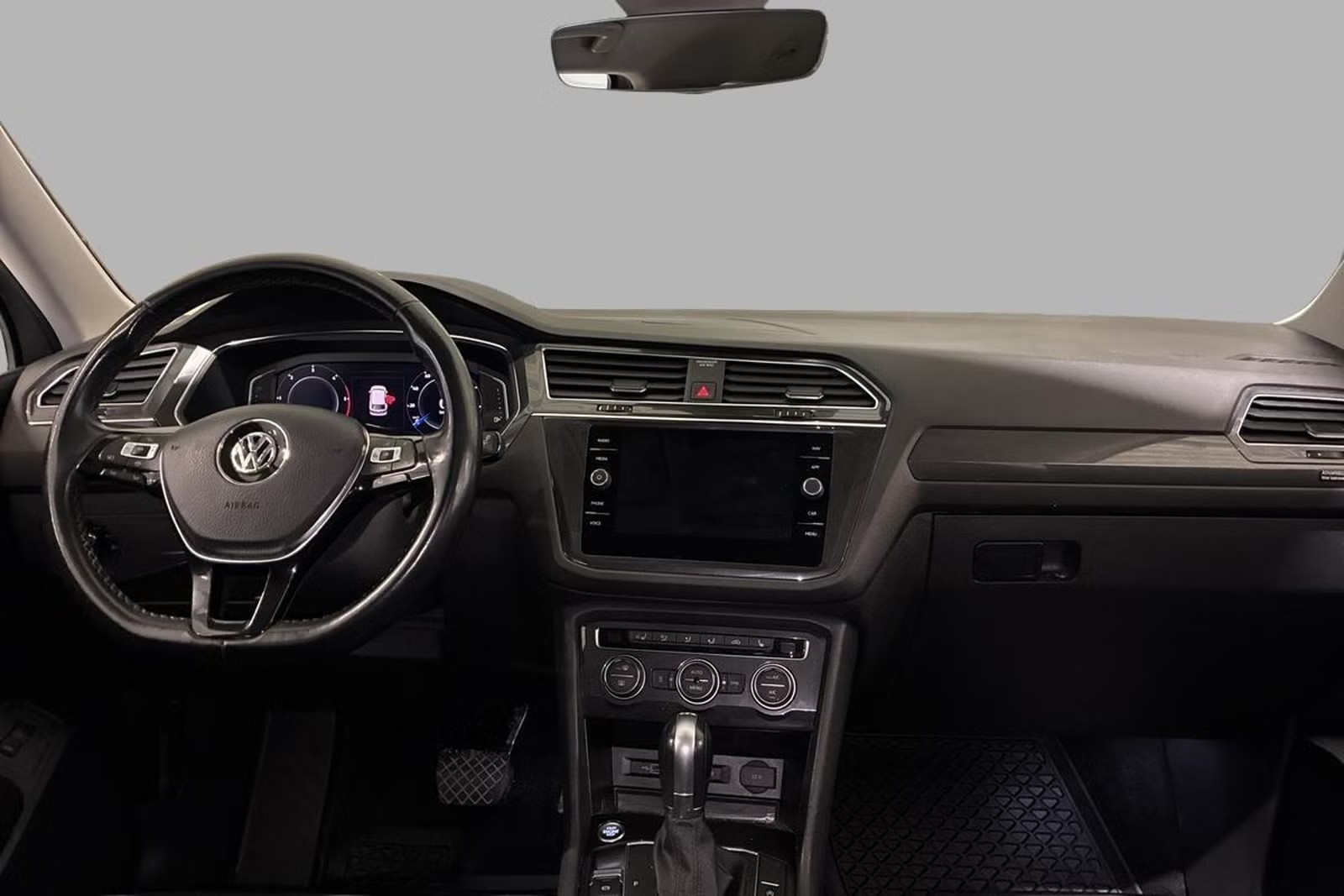 VOLKSWAGEN TIGUAN 2.0 TDI ALLSPACE 4x4 R-LINE 4MOTION DSG - Image 7