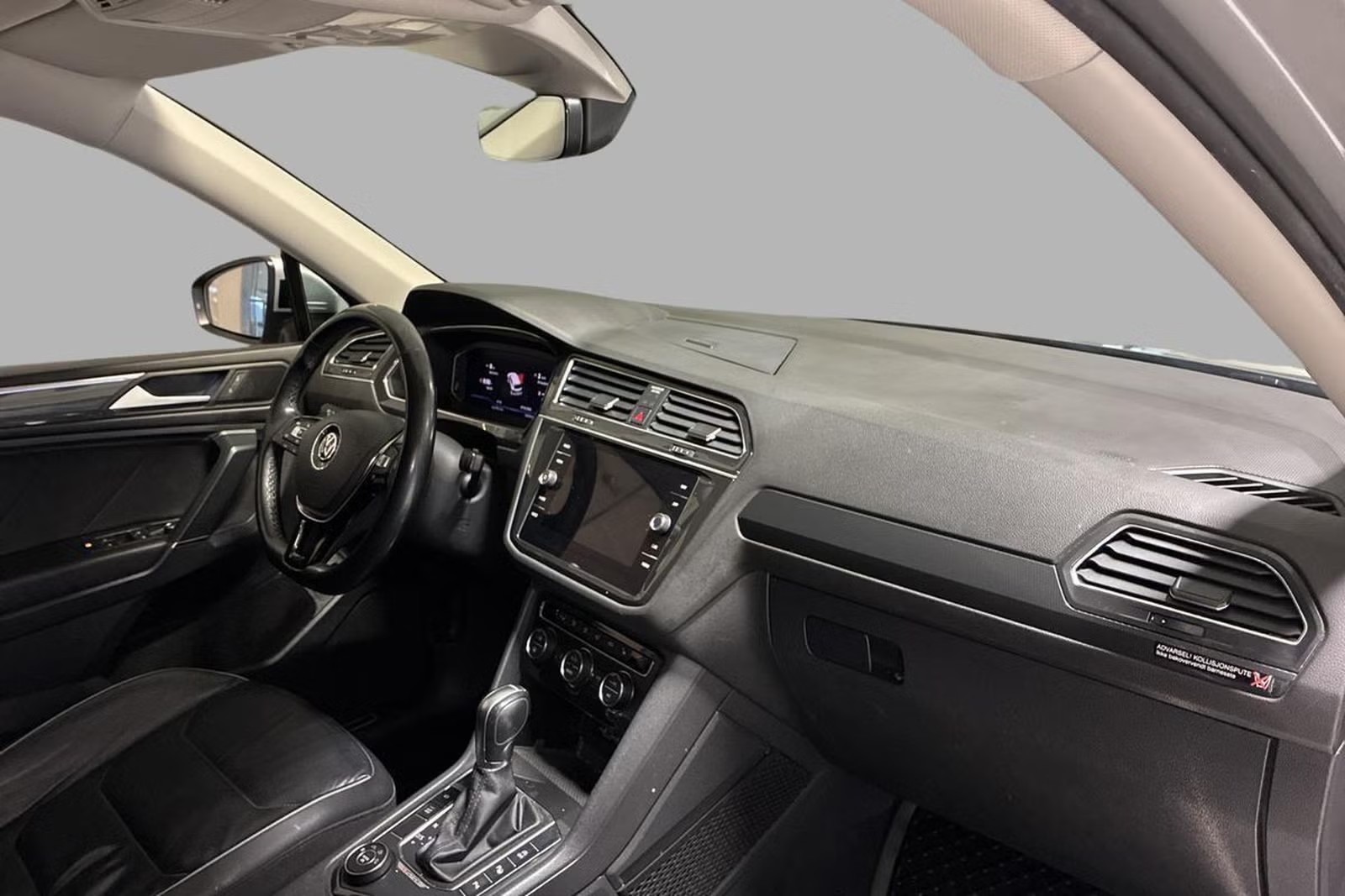 VOLKSWAGEN TIGUAN 2.0 TDI ALLSPACE 4x4 R-LINE 4MOTION DSG - Image 8