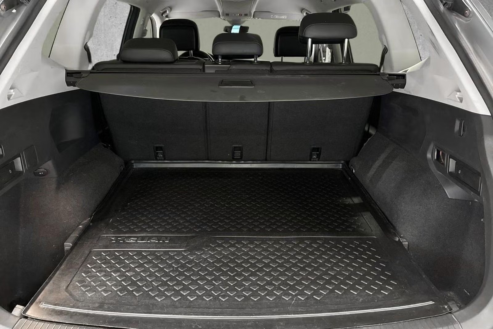 VOLKSWAGEN TIGUAN 2.0 TDI ALLSPACE 4x4 R-LINE 4MOTION DSG - Image 10
