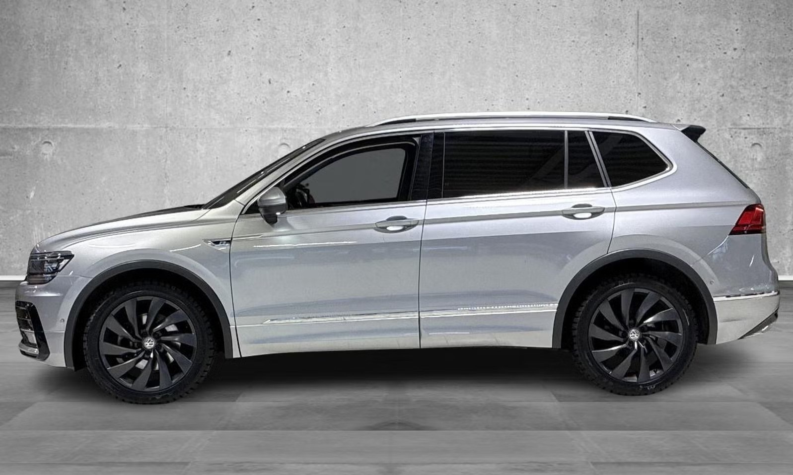 VOLKSWAGEN TIGUAN 2.0 TDI ALLSPACE 4x4 R-LINE 4MOTION DSG - Image 15